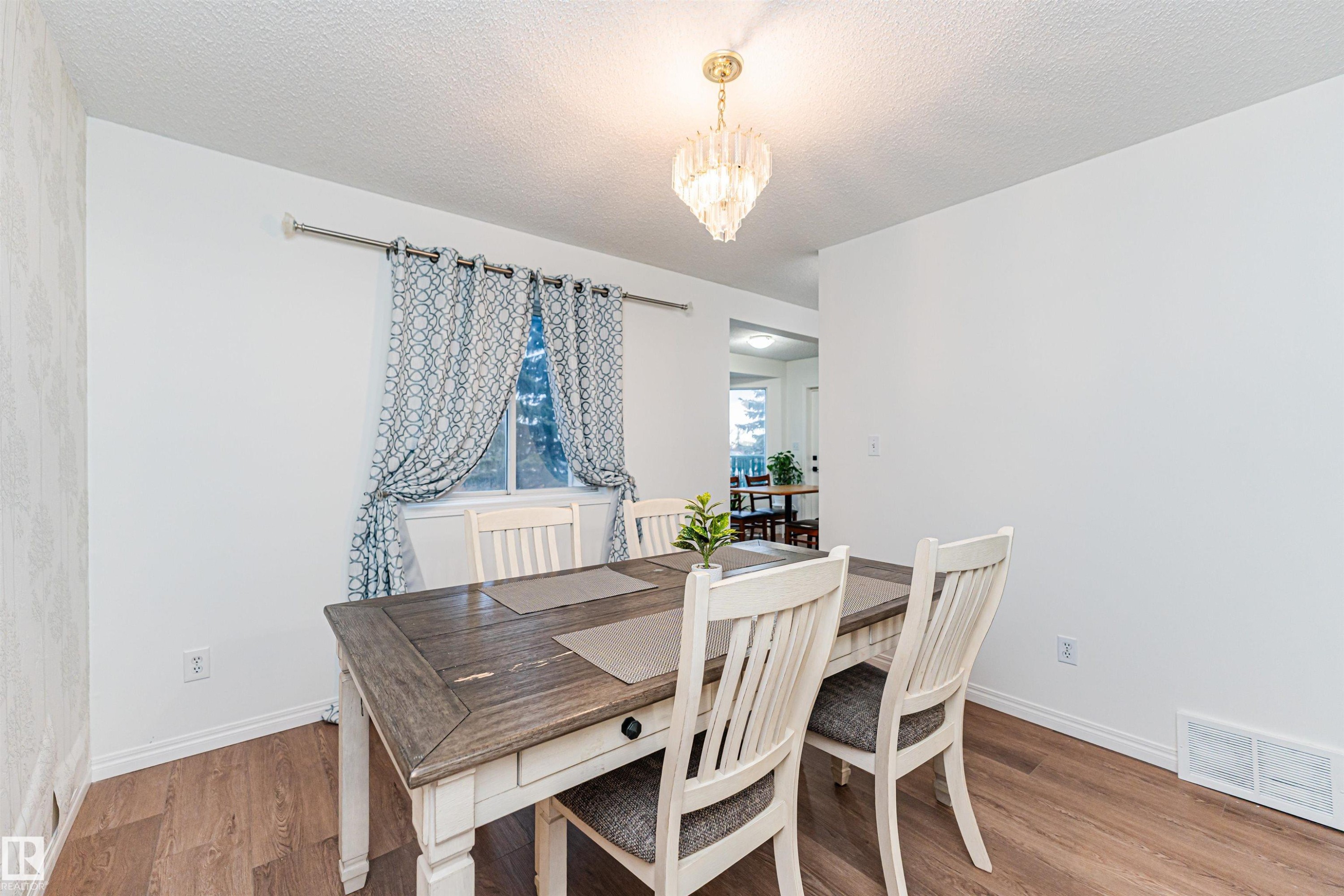 4424 33 Street, Edmonton, AB - Indoor Photo Showing Dining Room