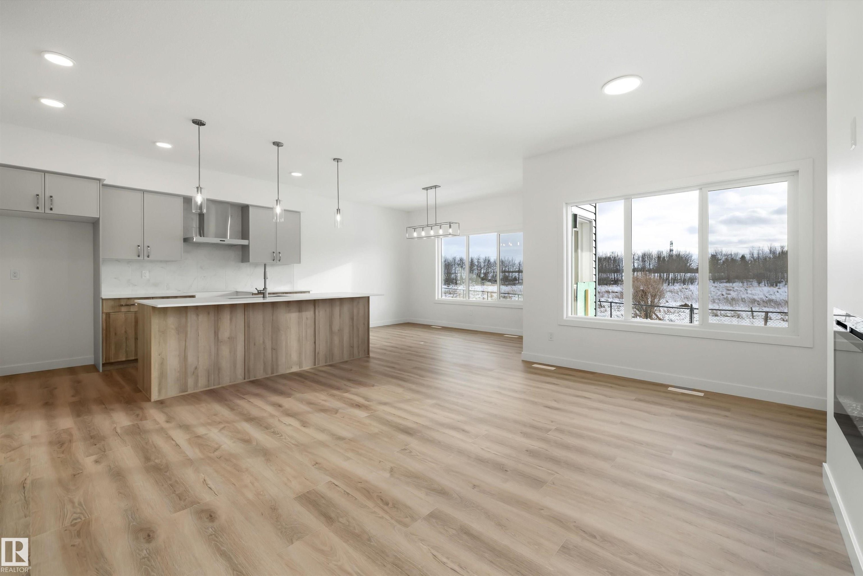 1315 11 Avenue, Edmonton, AB - Indoor Photo Showing Kitchen With Upgraded Kitchen