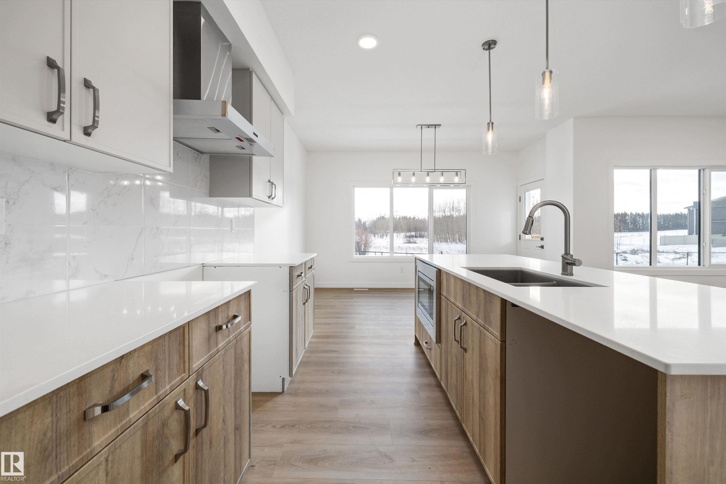 1315 11 Avenue, Edmonton, AB - Indoor Photo Showing Kitchen With Upgraded Kitchen