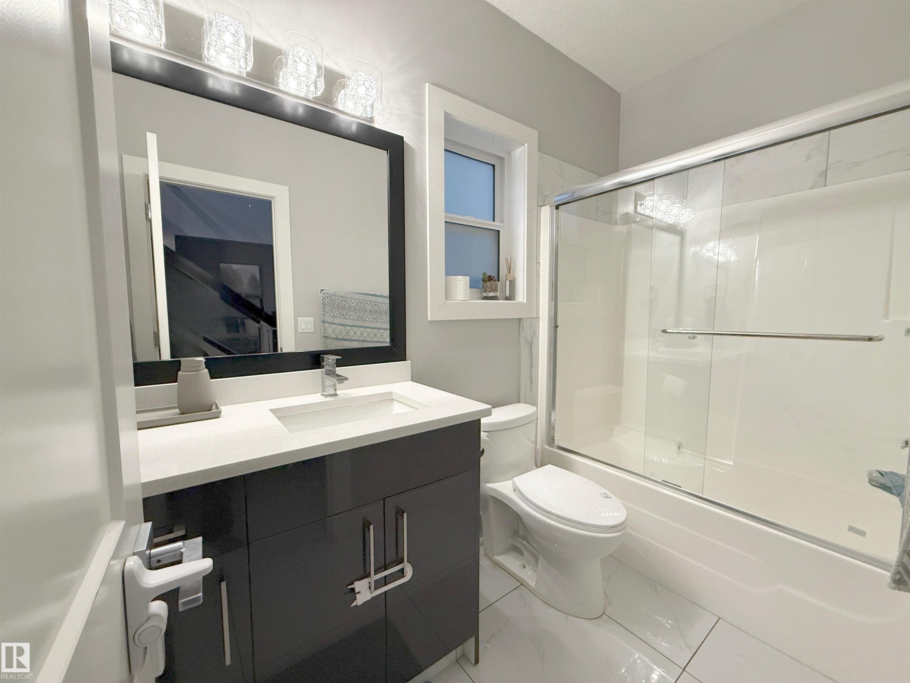 3107 13 Avenue, Edmonton, AB - Indoor Photo Showing Bathroom
