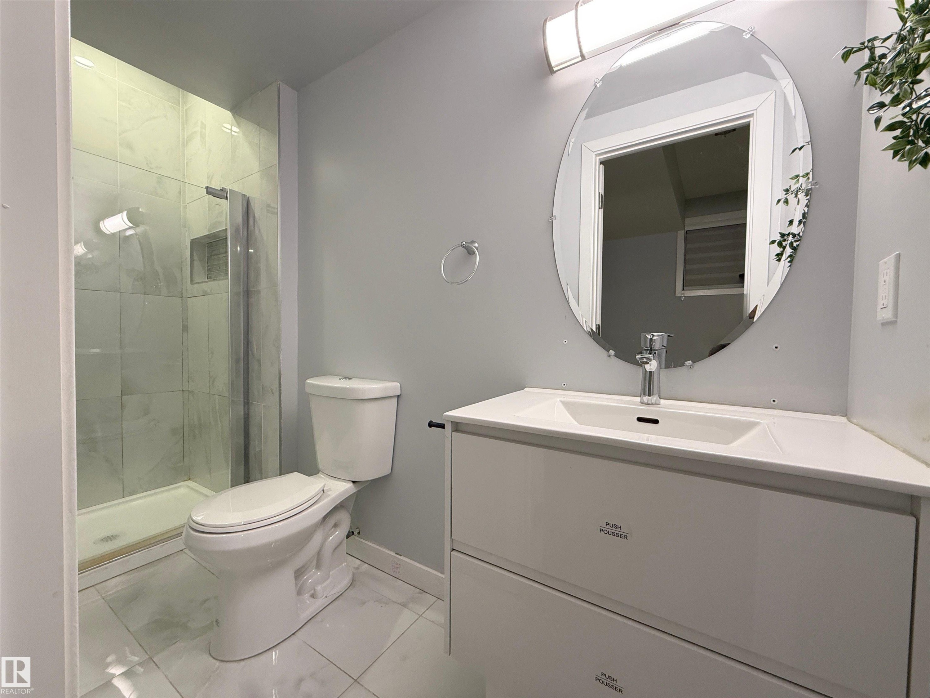 3107 13 Avenue, Edmonton, AB - Indoor Photo Showing Bathroom