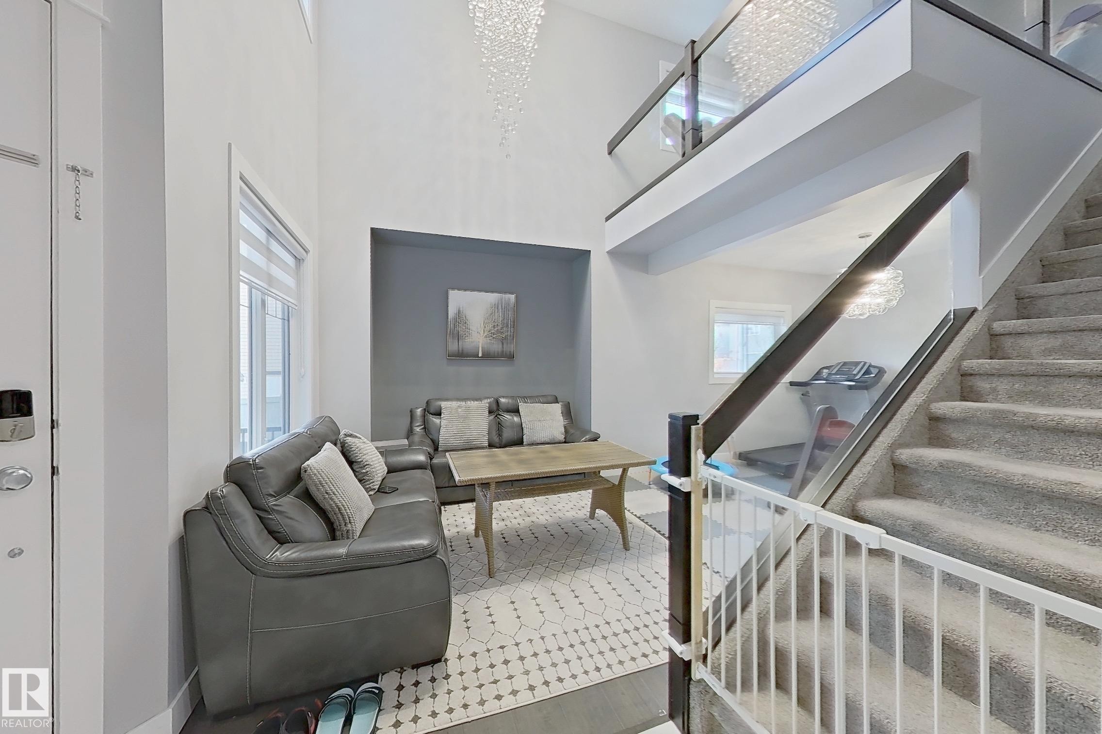 3107 13 Avenue, Edmonton, AB - Indoor Photo Showing Other Room