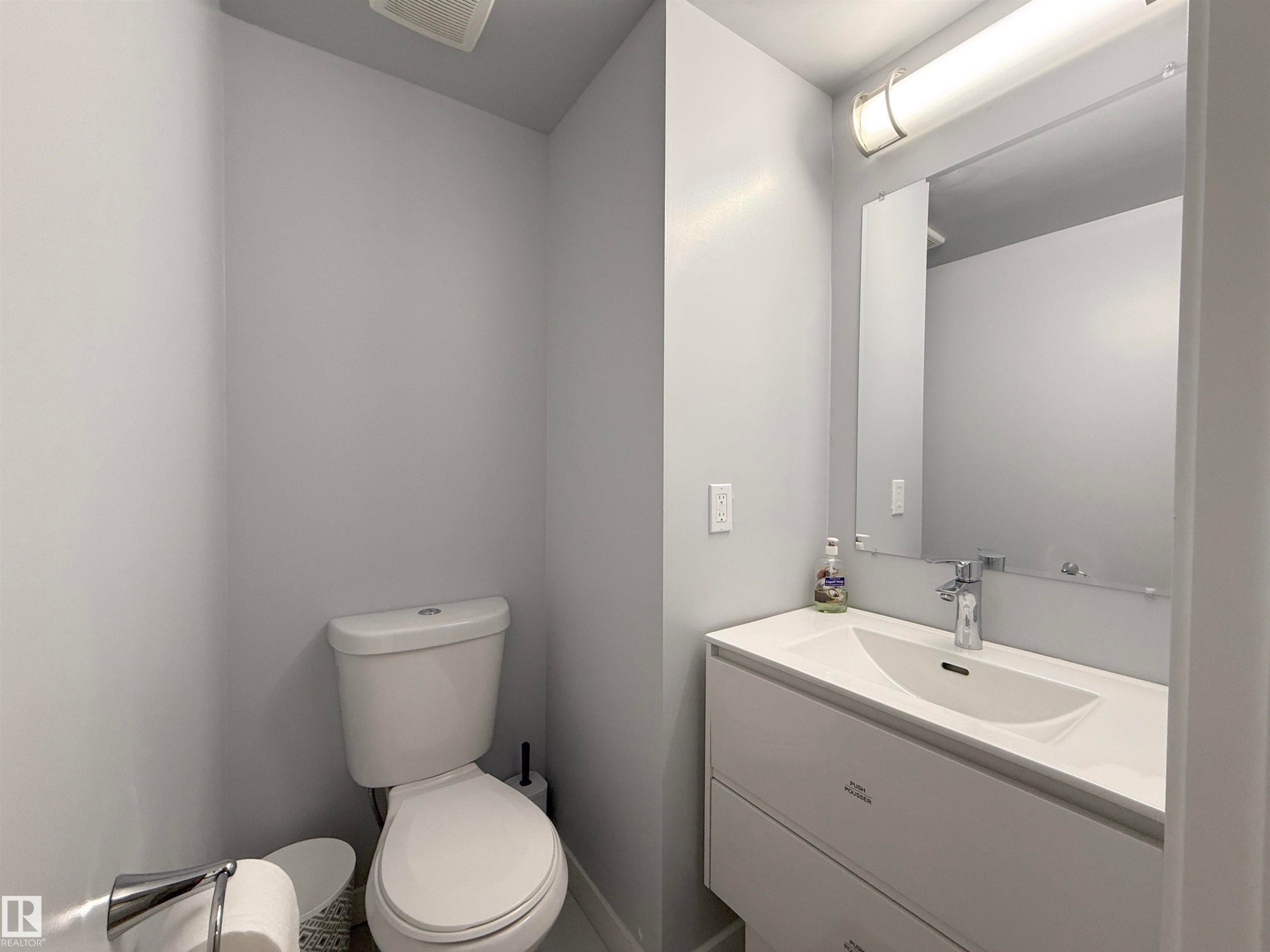 3107 13 Avenue, Edmonton, AB - Indoor Photo Showing Bathroom