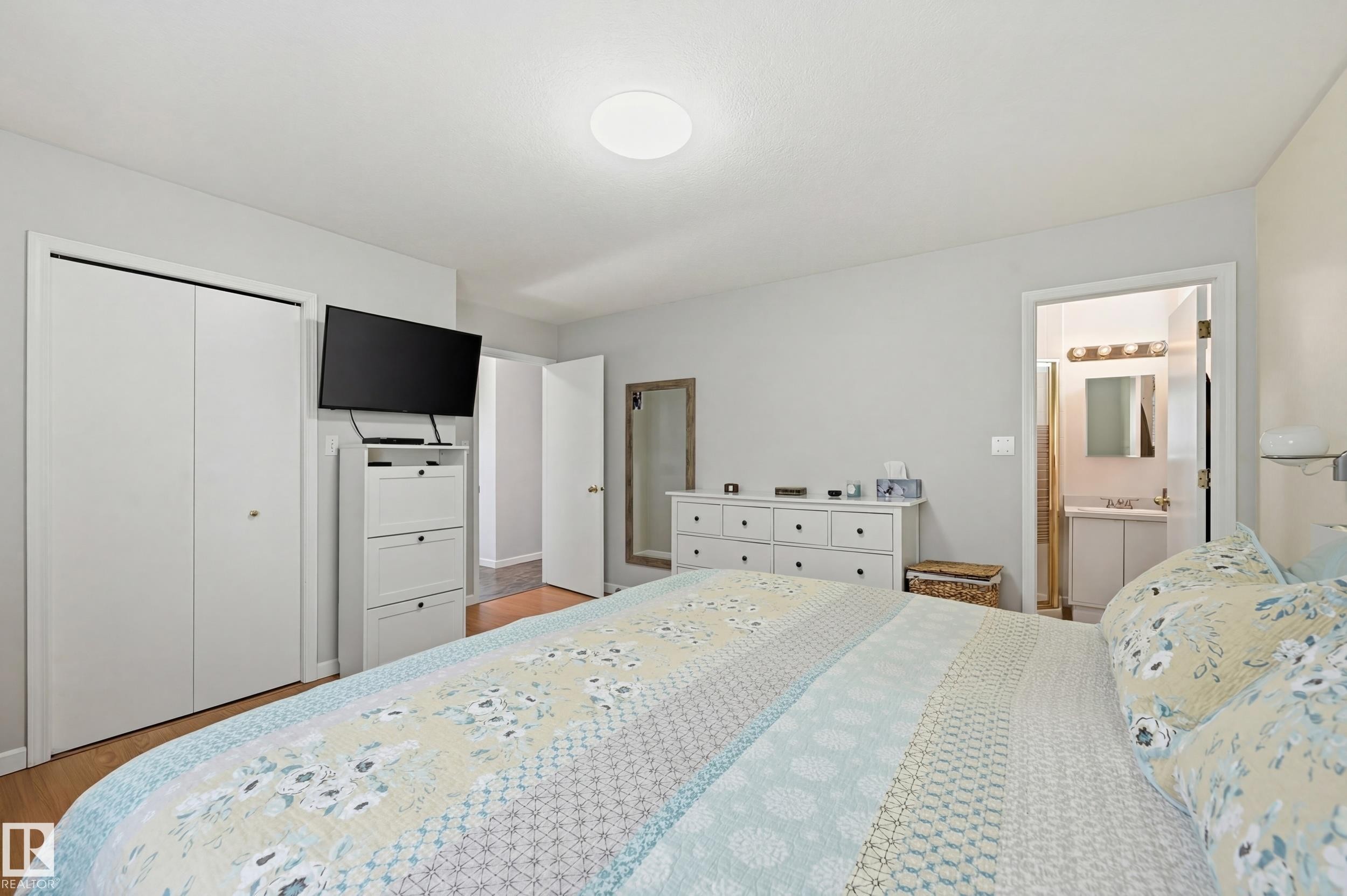 The bedroom features light-colored walls, a ceiling light fixture, and hardwood flooring - 85 Arlington Drive, St. Albert, AB - Indoor Photo Showing Bedroom