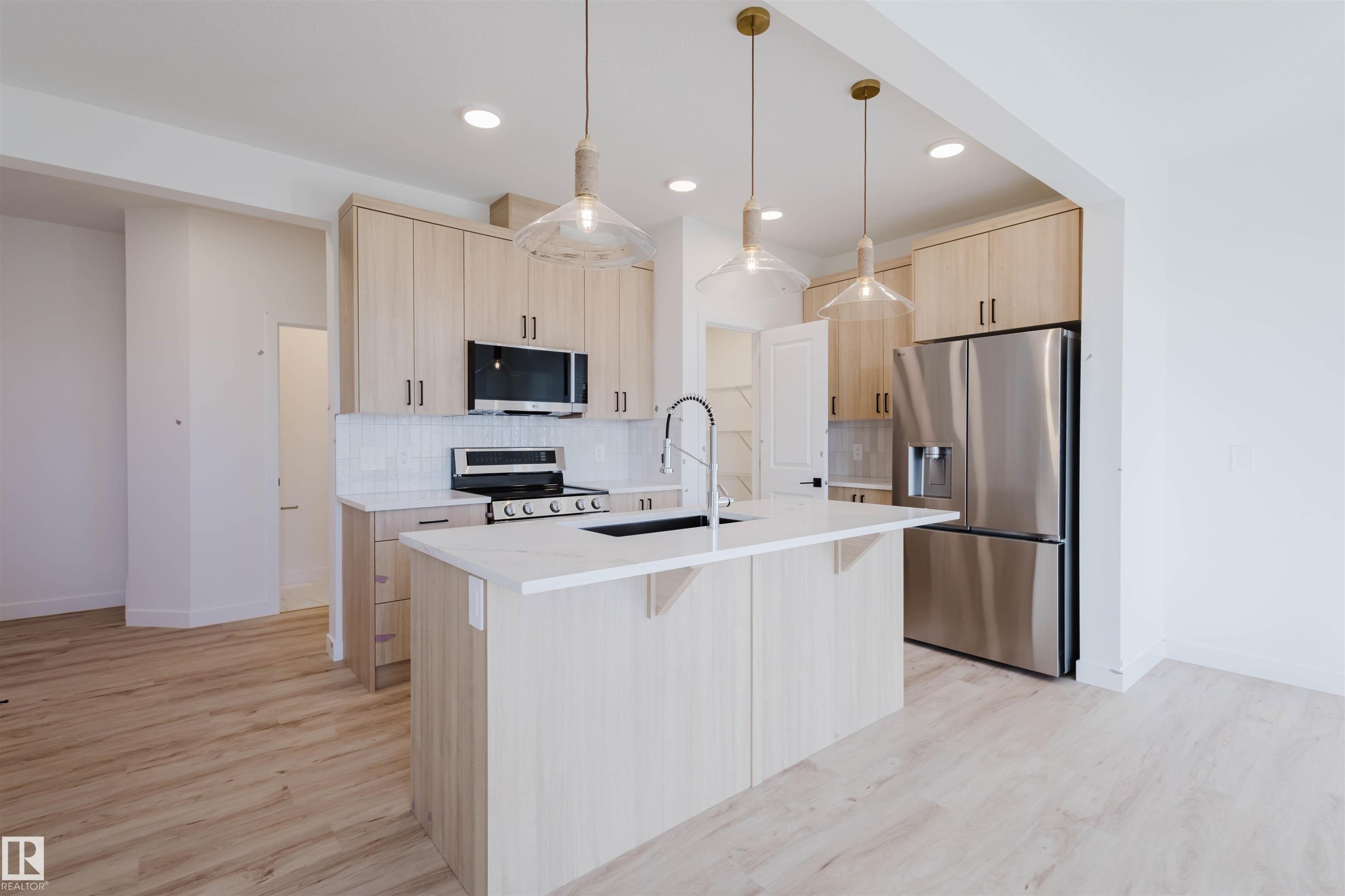 41 Chartres Close, St. Albert, AB - Indoor Photo Showing Kitchen With Upgraded Kitchen