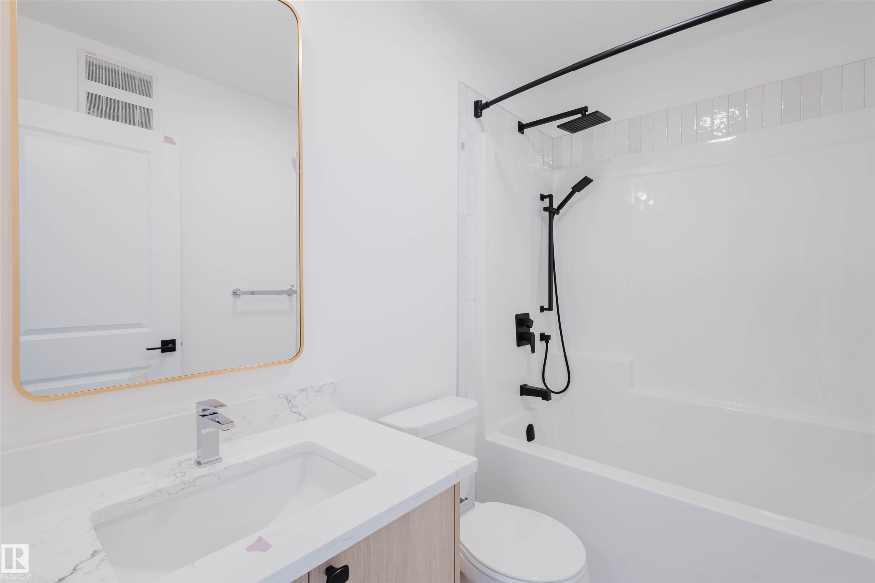 41 Chartres Close, St. Albert, AB - Indoor Photo Showing Bathroom