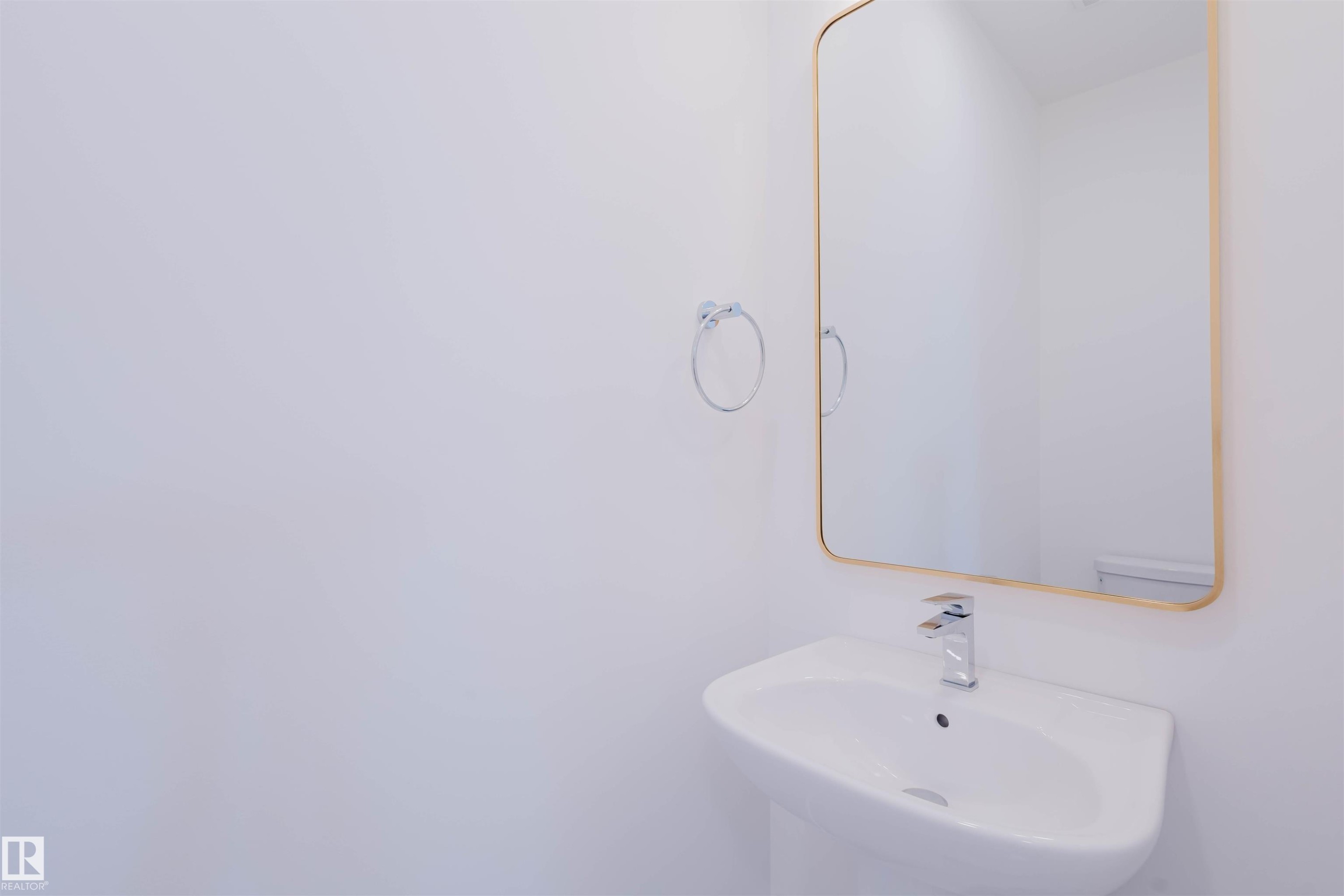 41 Chartres Close, St. Albert, AB - Indoor Photo Showing Bathroom