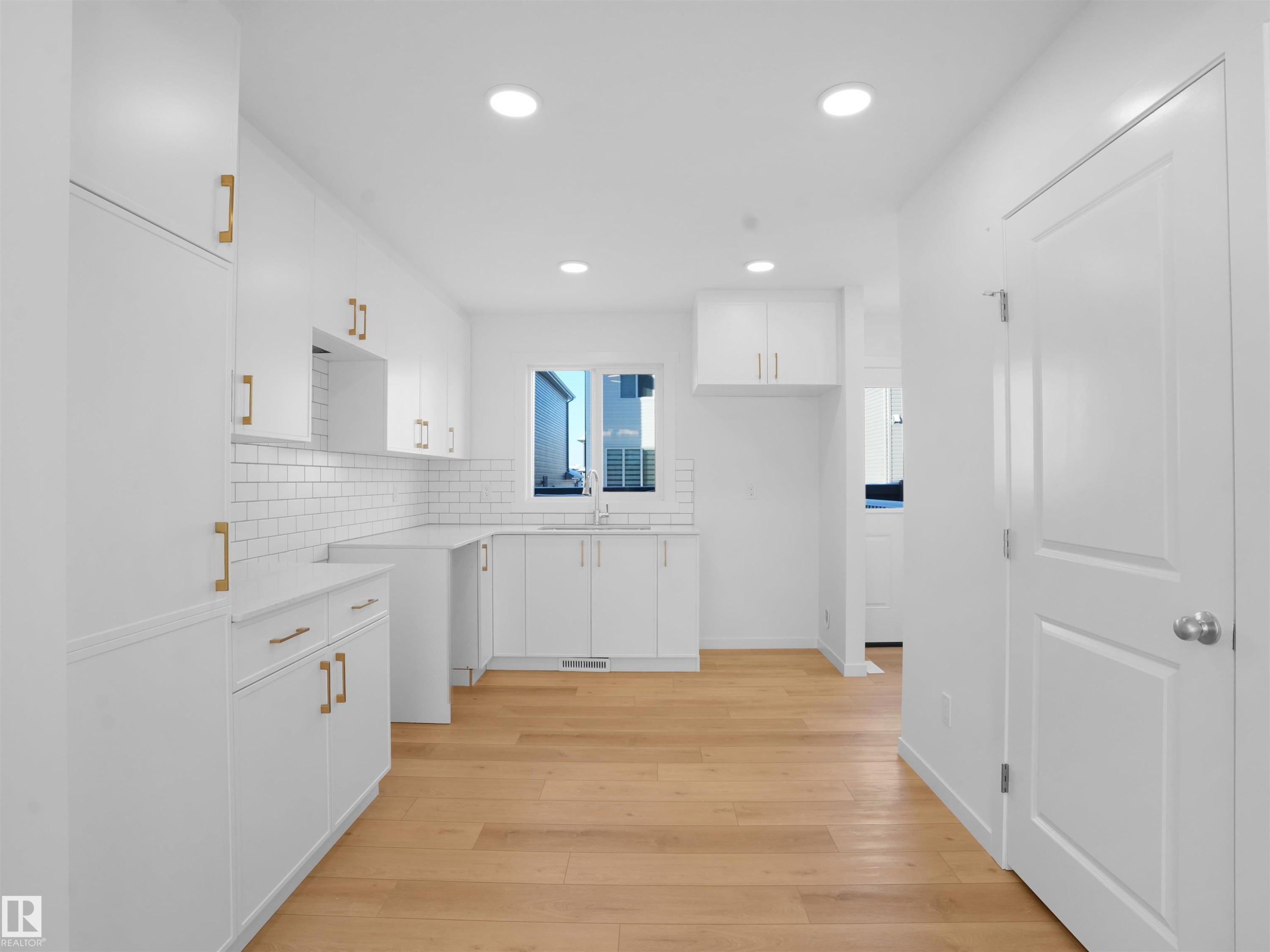 2115 210 Street, Edmonton, AB - Indoor