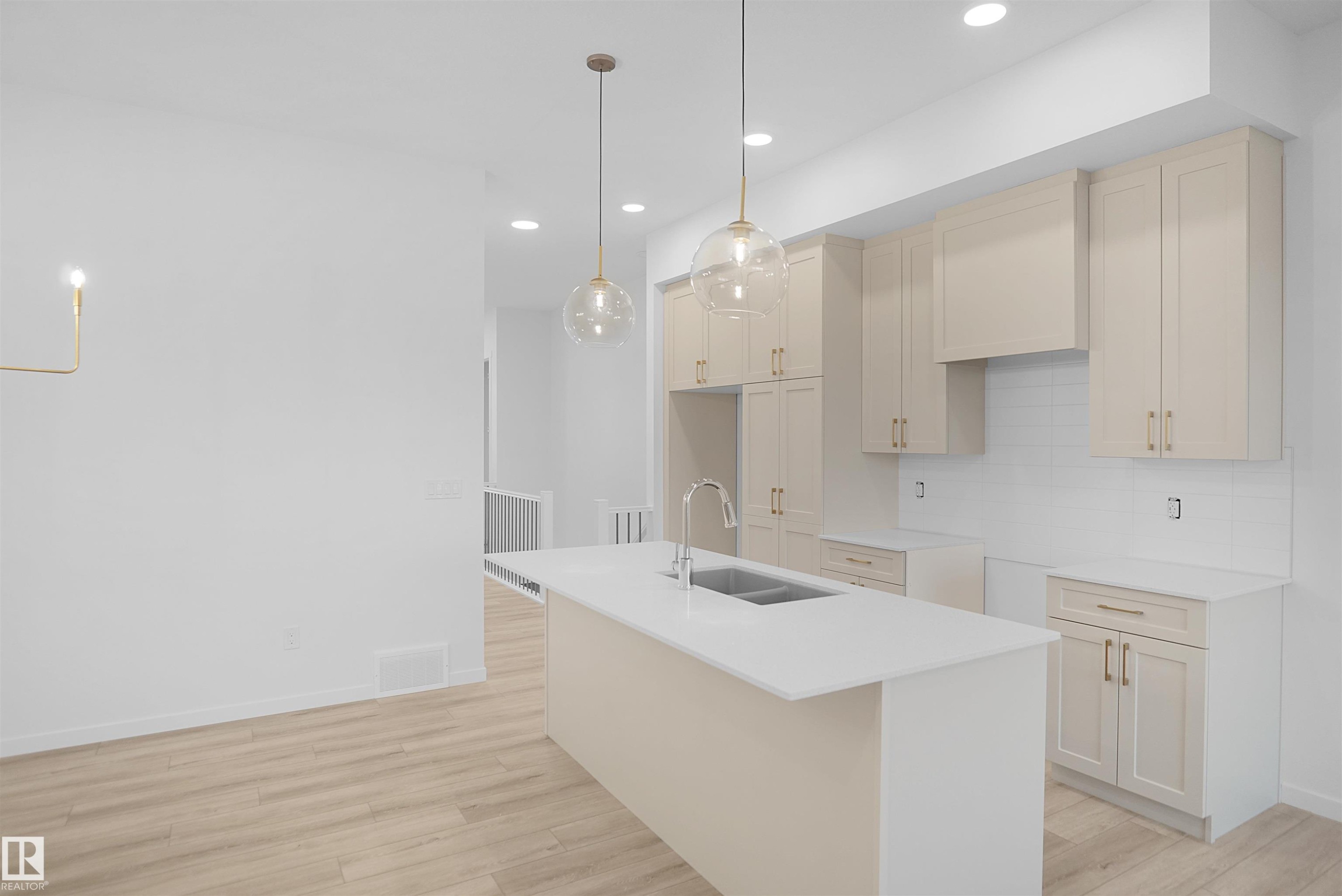 7513 Observer Lane, Edmonton, AB - Indoor Photo Showing Kitchen With Double Sink With Upgraded Kitchen