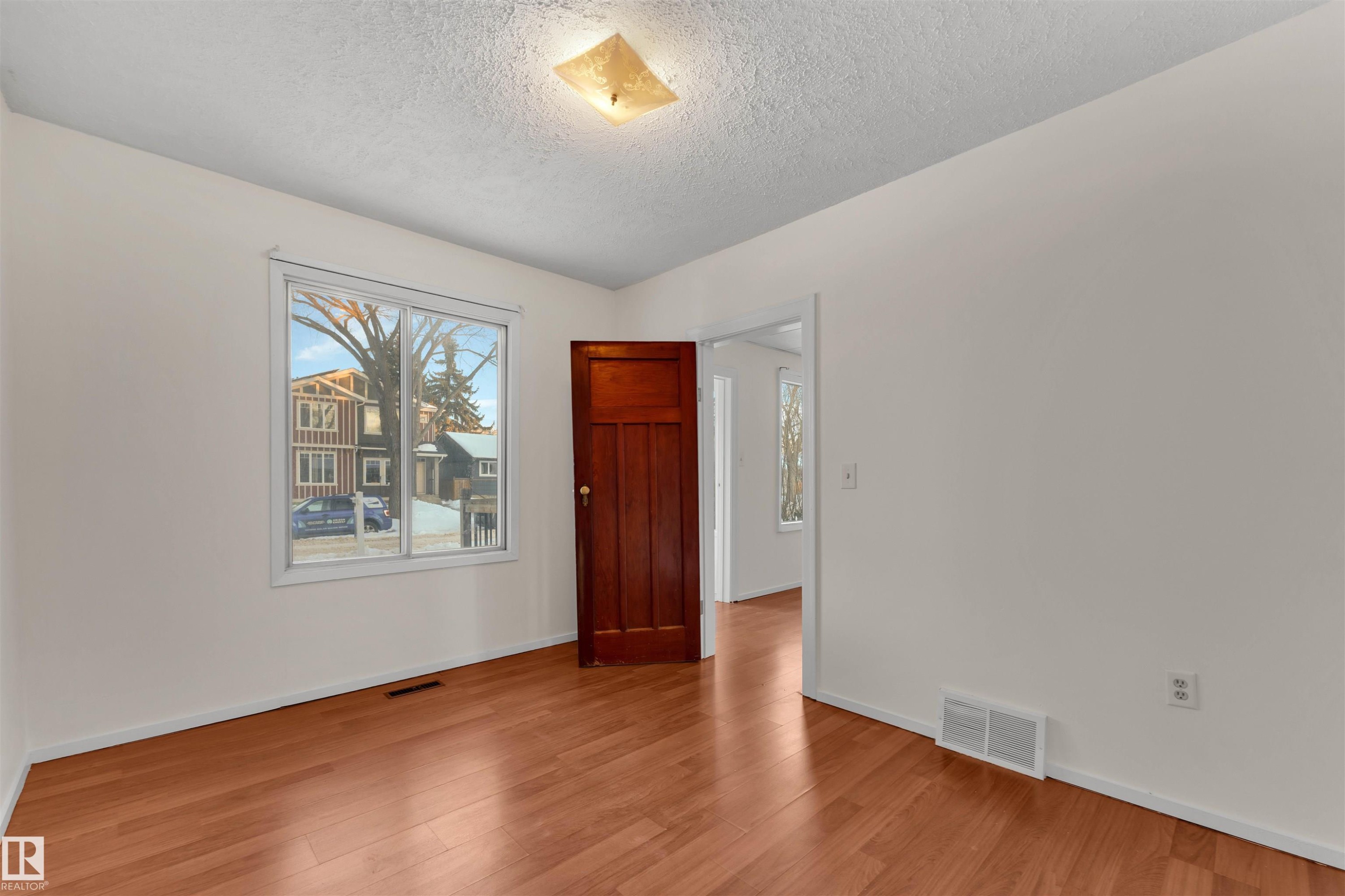 10657 64 Avenue, Edmonton, AB - Indoor Photo Showing Other Room