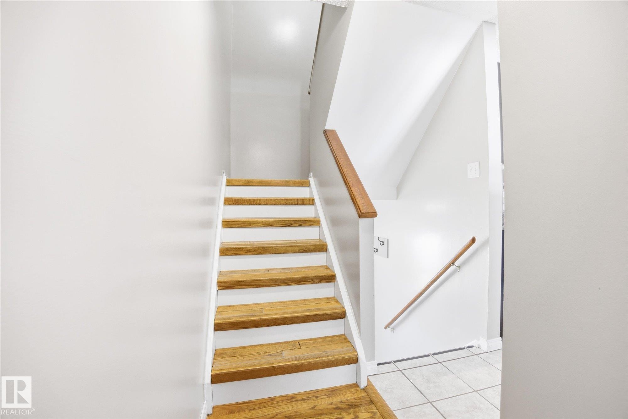Staircase featuring wooden treads with white risers and a wooden handrail - 6 Garden Crescent, St. Albert, AB - Indoor Photo Showing Other Room