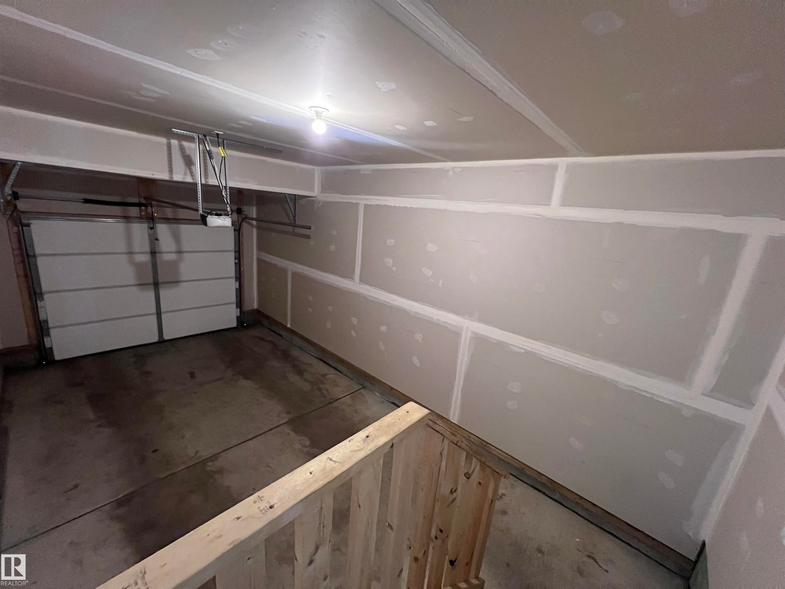 1421 26 Avenue, Edmonton, AB - Indoor Photo Showing Garage