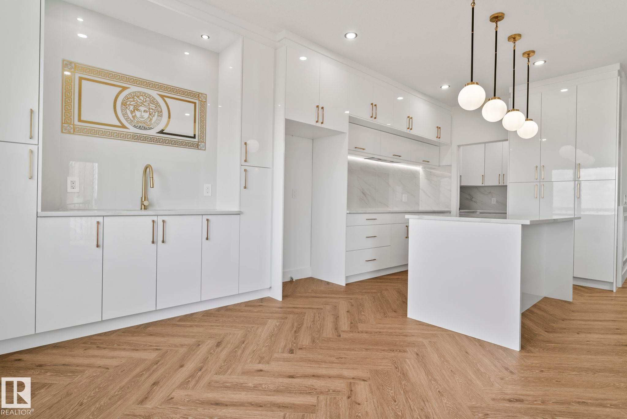 2904 1 Avenue, Edmonton, AB - Indoor Photo Showing Kitchen