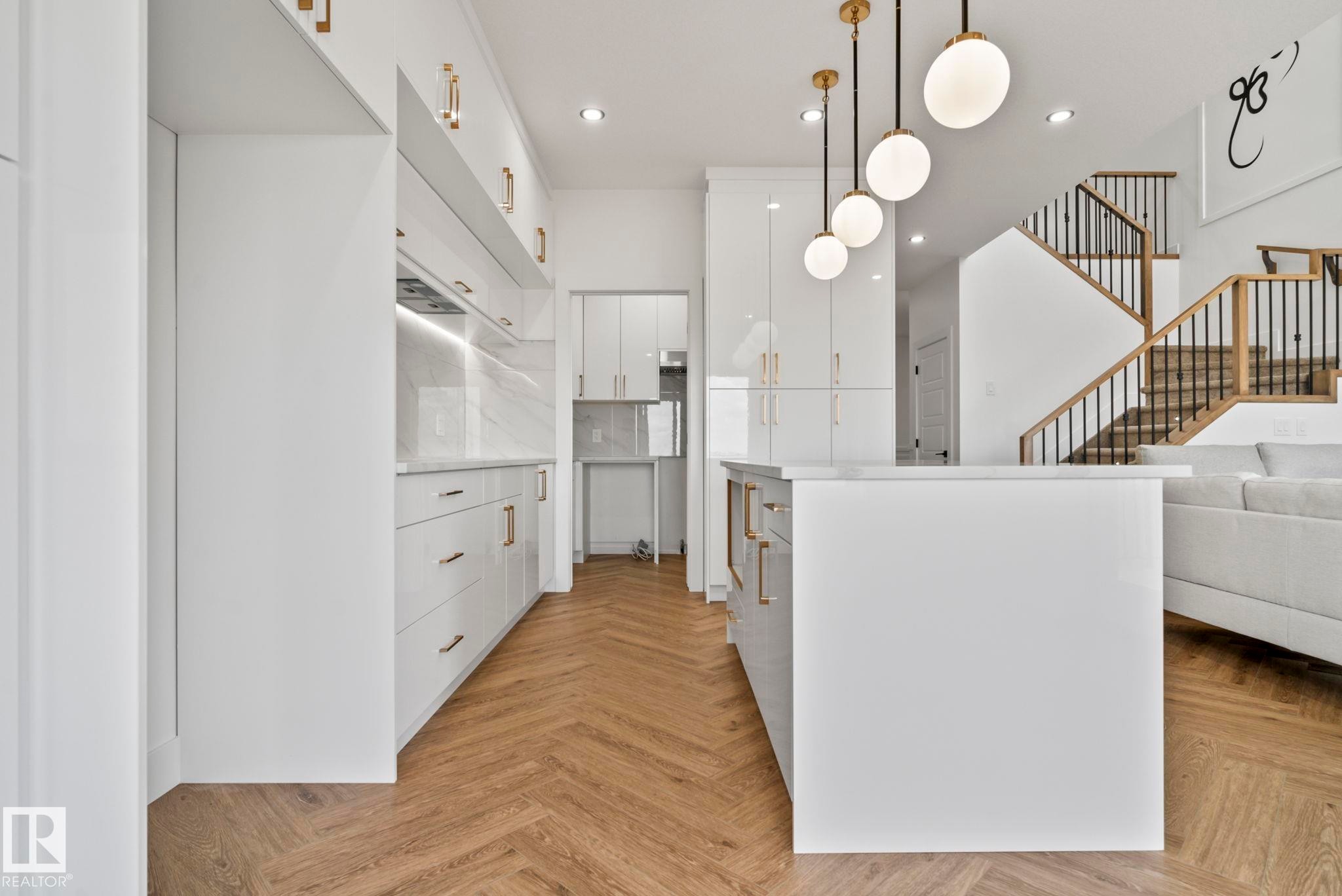 2904 1 Avenue, Edmonton, AB - Indoor
