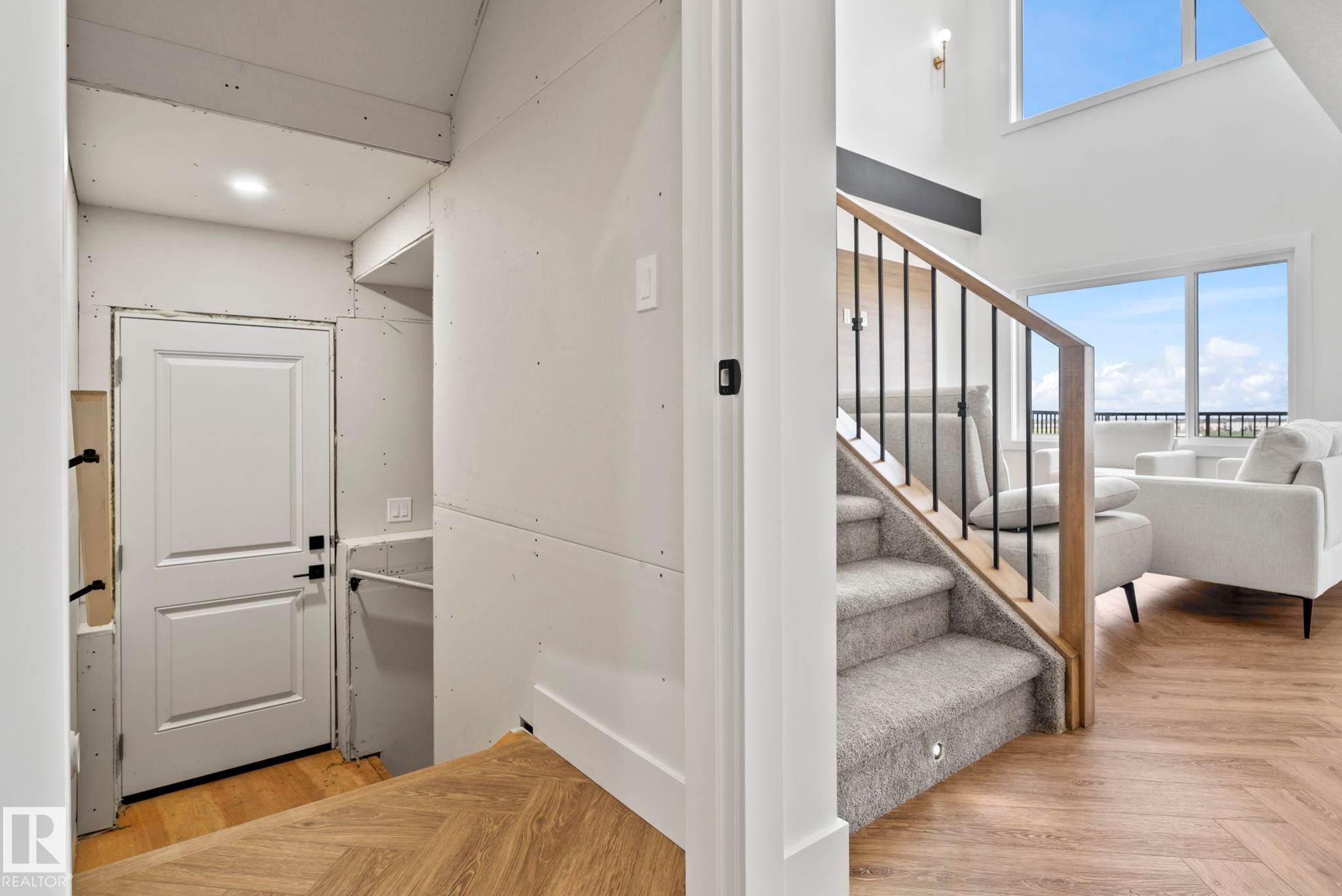 2904 1 Avenue, Edmonton, AB - Indoor Photo Showing Other Room
