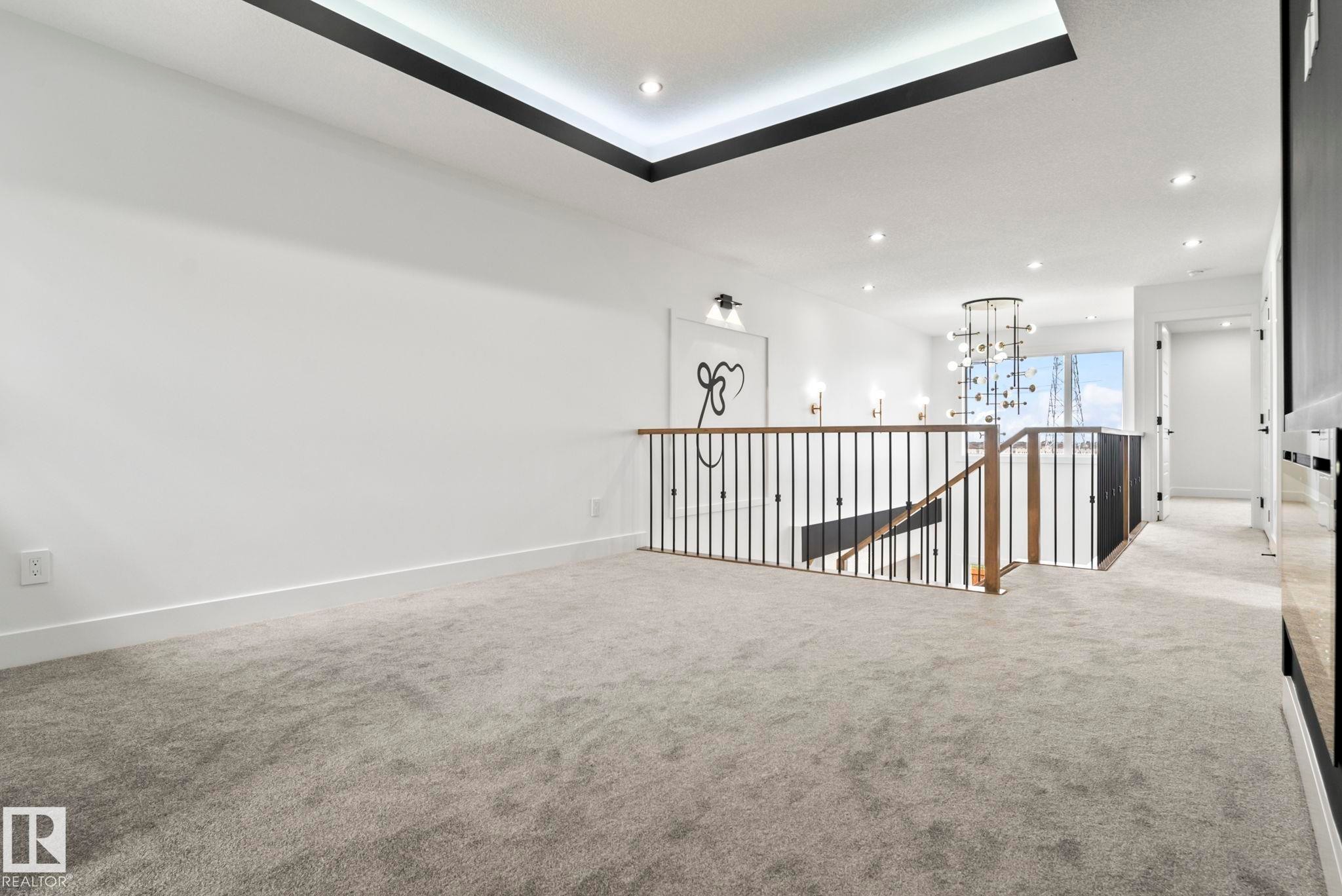 2904 1 Avenue, Edmonton, AB - Indoor Photo Showing Other Room