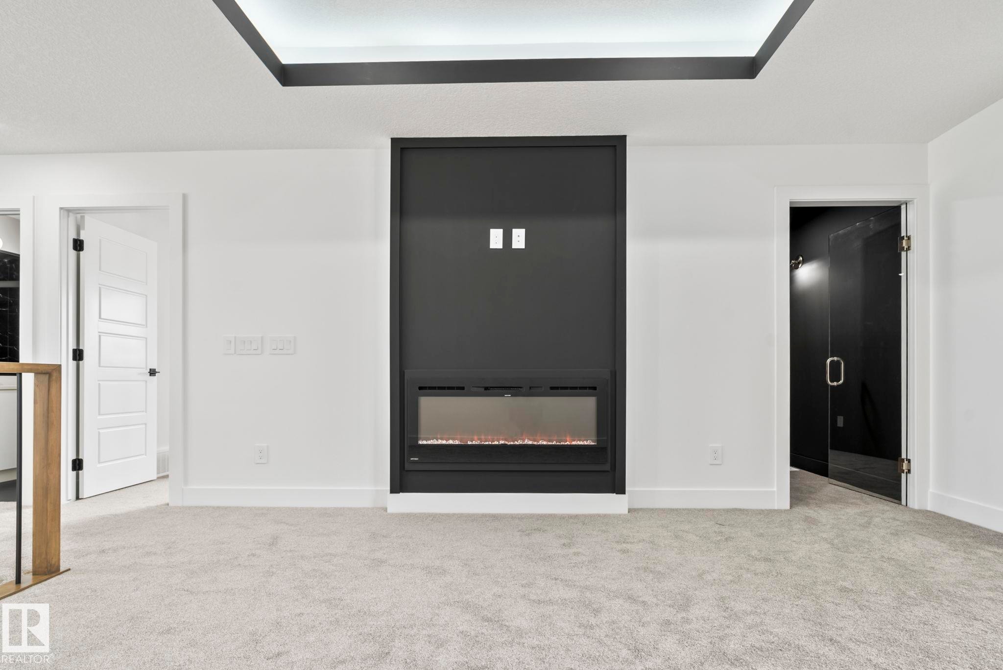 2904 1 Avenue, Edmonton, AB - Indoor With Fireplace