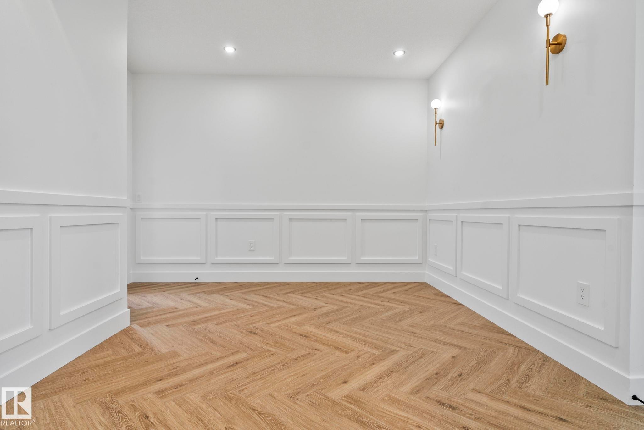 2904 1 Avenue, Edmonton, AB - Indoor Photo Showing Other Room