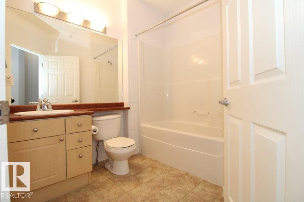 414 5280 Terwillegar Boulevard, Edmonton, AB - Indoor Photo Showing Bathroom