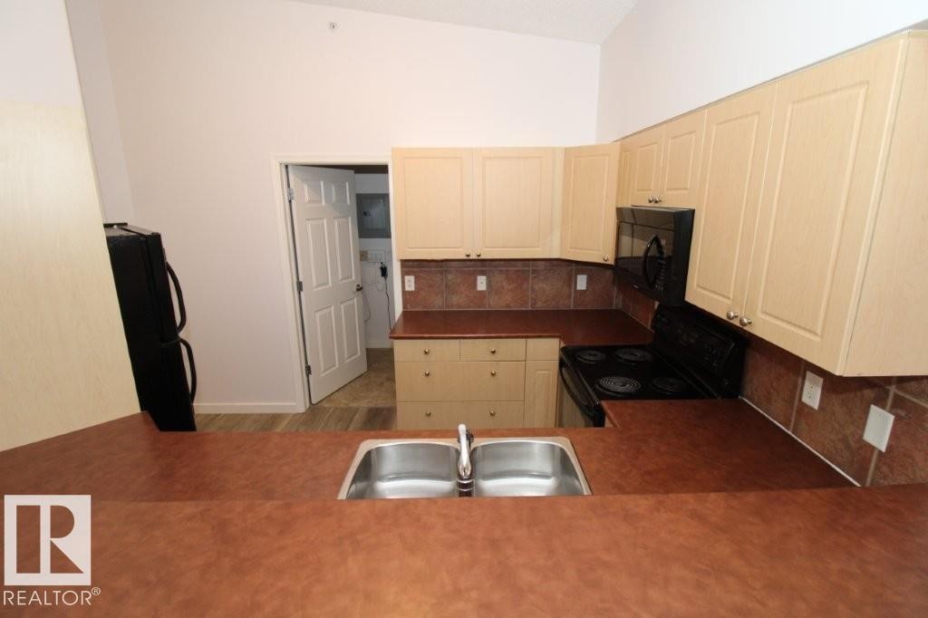 414 5280 Terwillegar Boulevard, Edmonton, AB - Indoor Photo Showing Kitchen With Double Sink