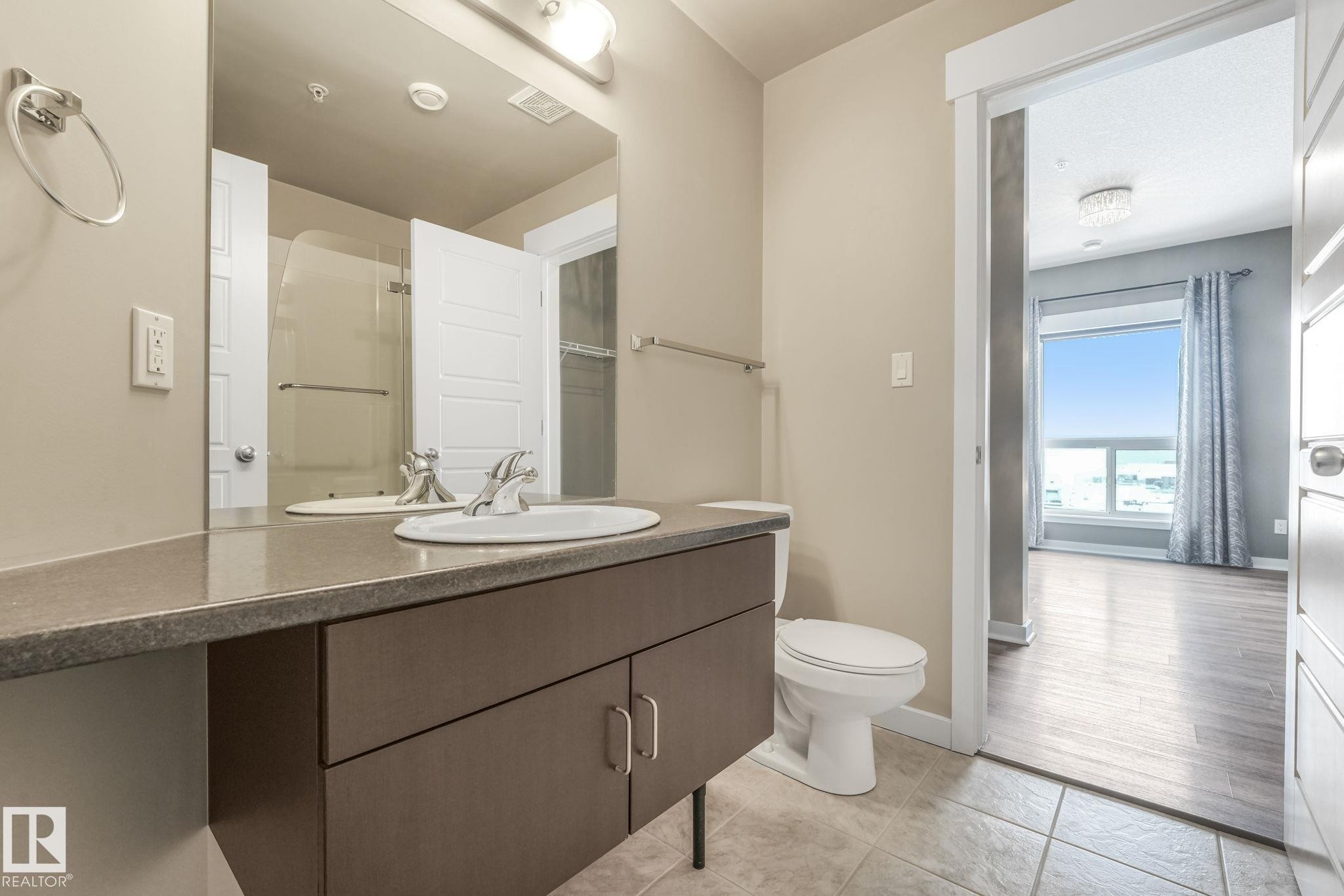 412 10518 113 Street, Edmonton, AB - Indoor Photo Showing Bathroom