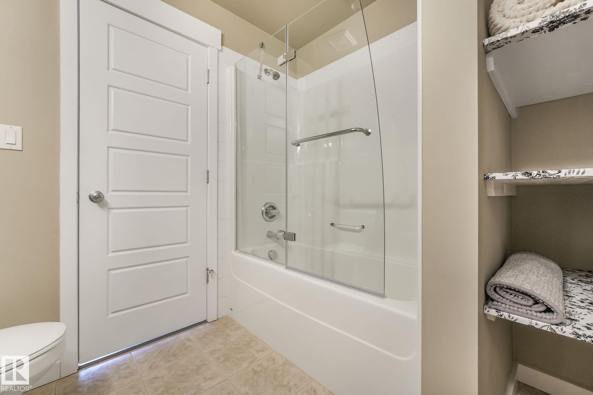 412 10518 113 Street, Edmonton, AB - Indoor Photo Showing Bathroom