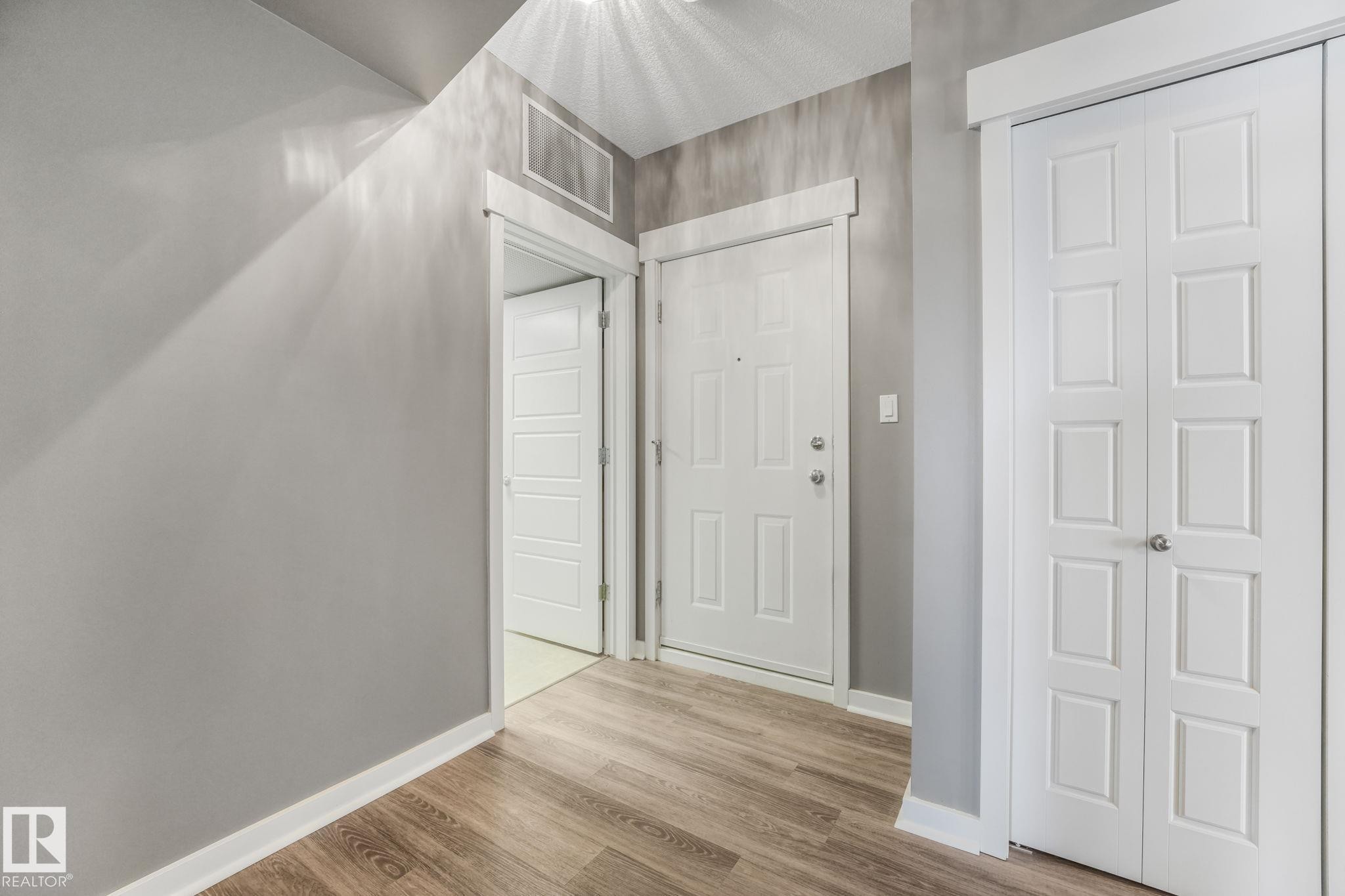 412 10518 113 Street, Edmonton, AB - Indoor Photo Showing Other Room