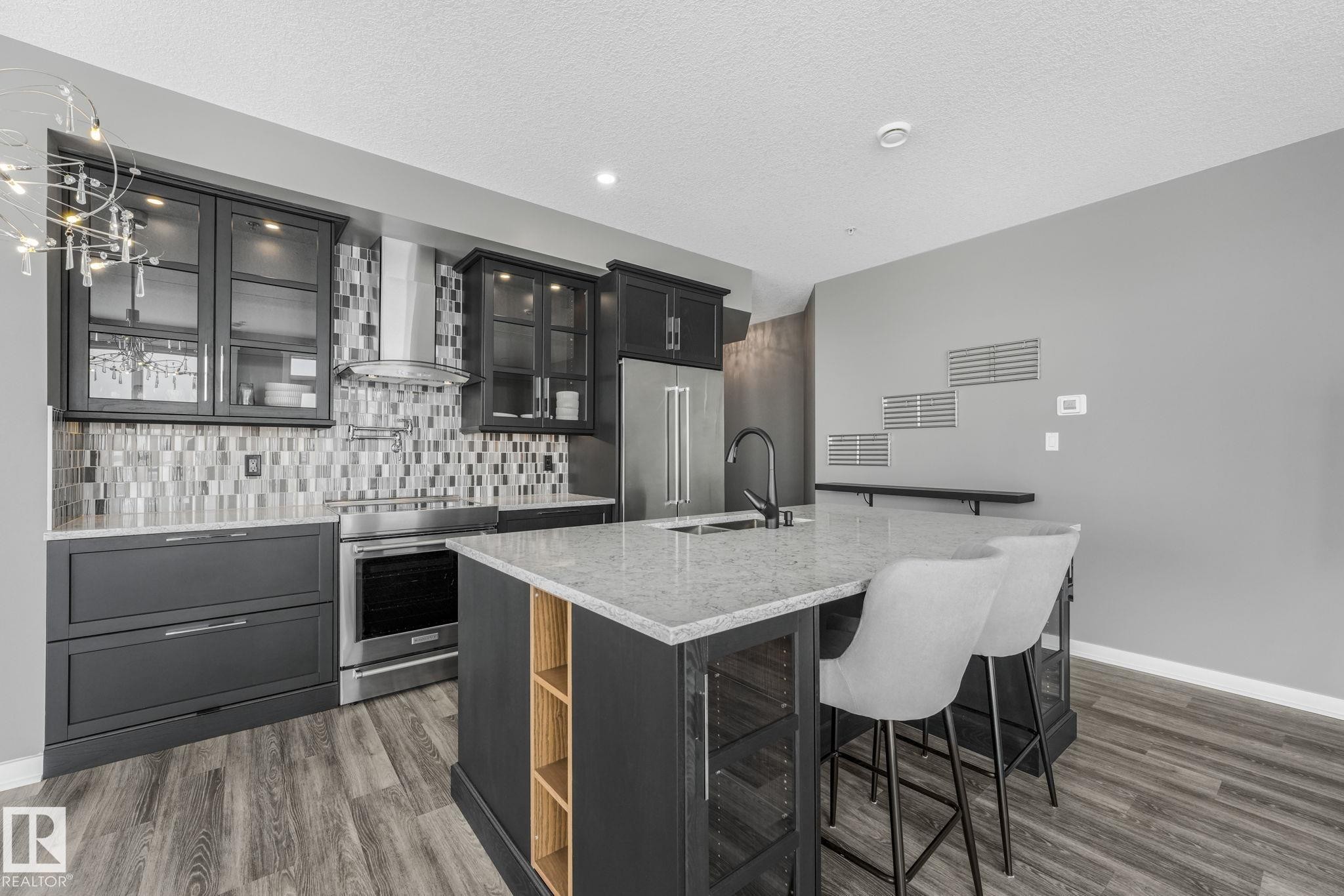 412 10518 113 Street, Edmonton, AB - Indoor Photo Showing Kitchen With Upgraded Kitchen