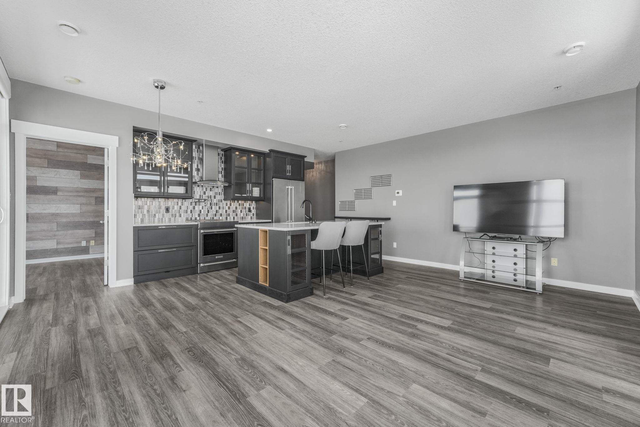412 10518 113 Street, Edmonton, AB - Indoor