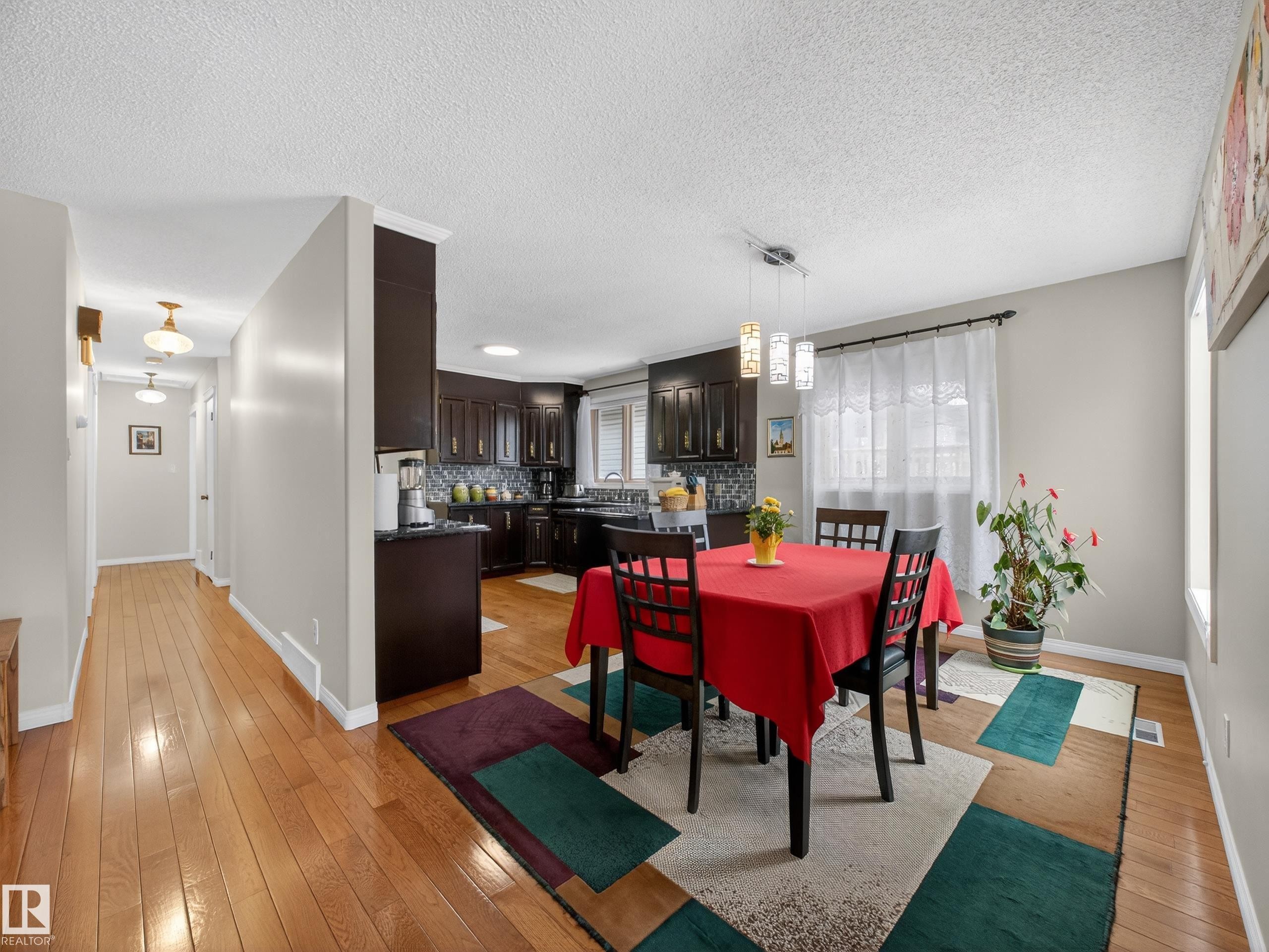 8906 83 Avenue, Edmonton, AB - Indoor Photo Showing Dining Room