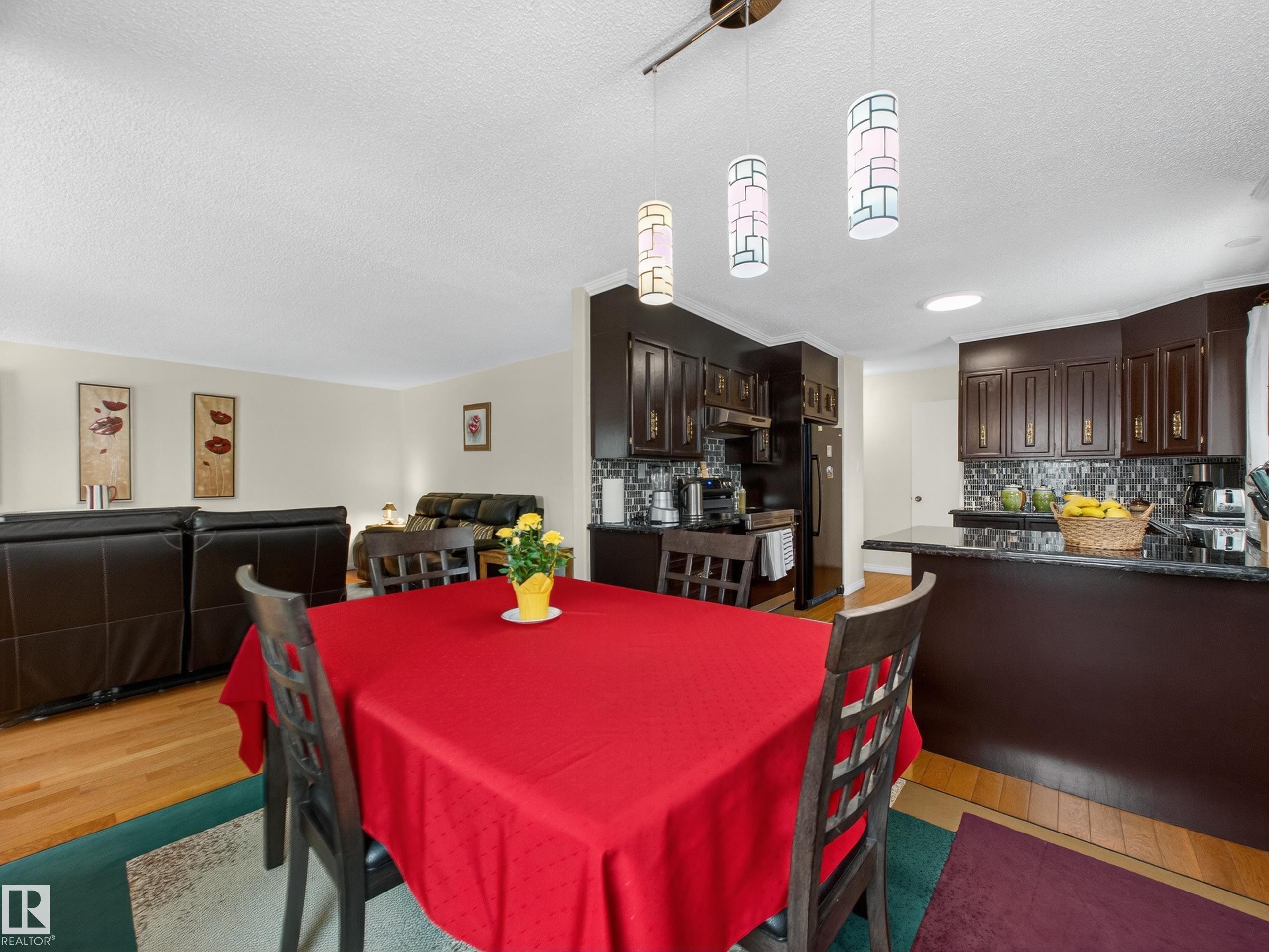 8906 83 Avenue, Edmonton, AB - Indoor Photo Showing Dining Room