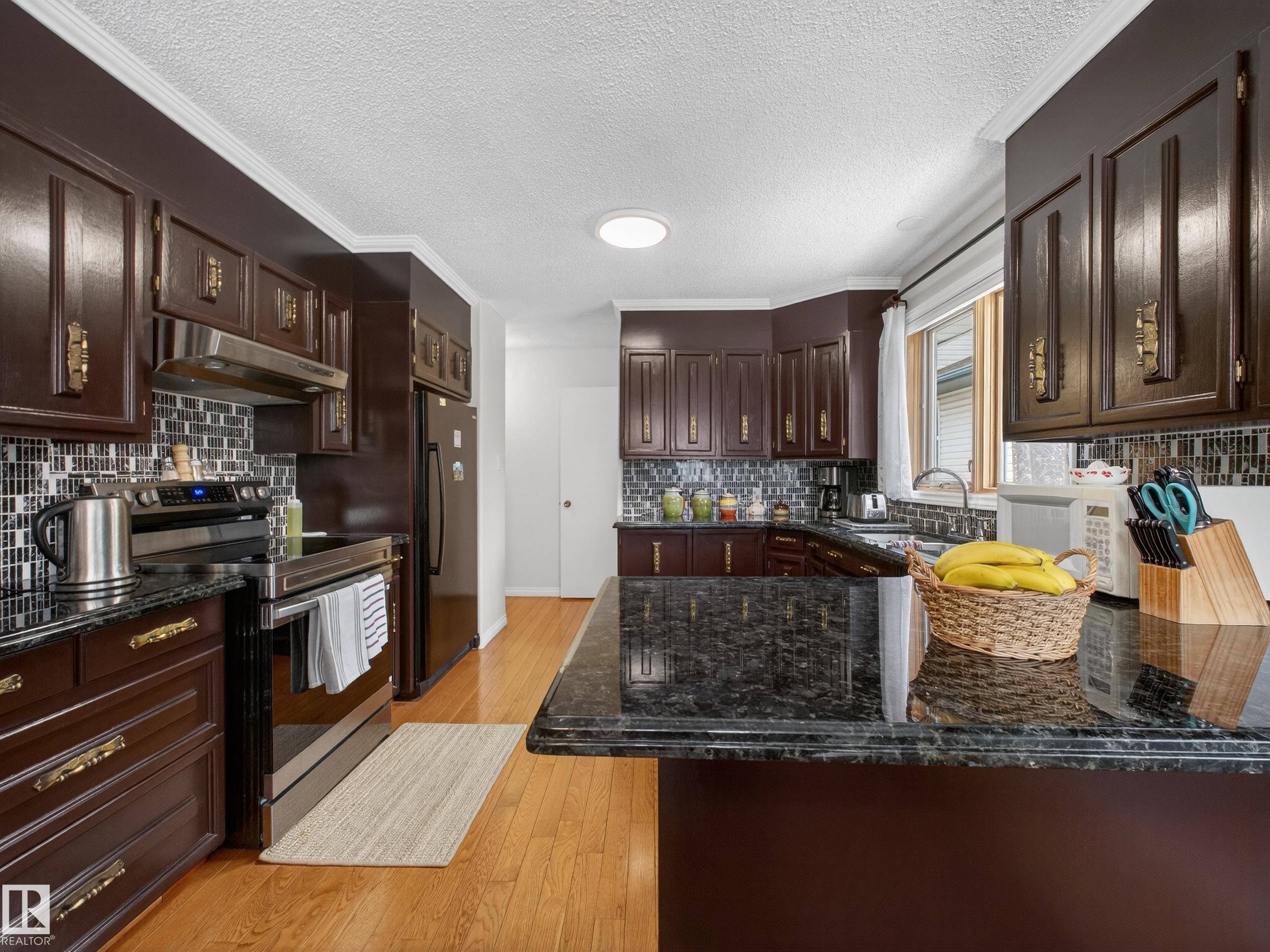 8906 83 Avenue, Edmonton, AB - Indoor Photo Showing Kitchen