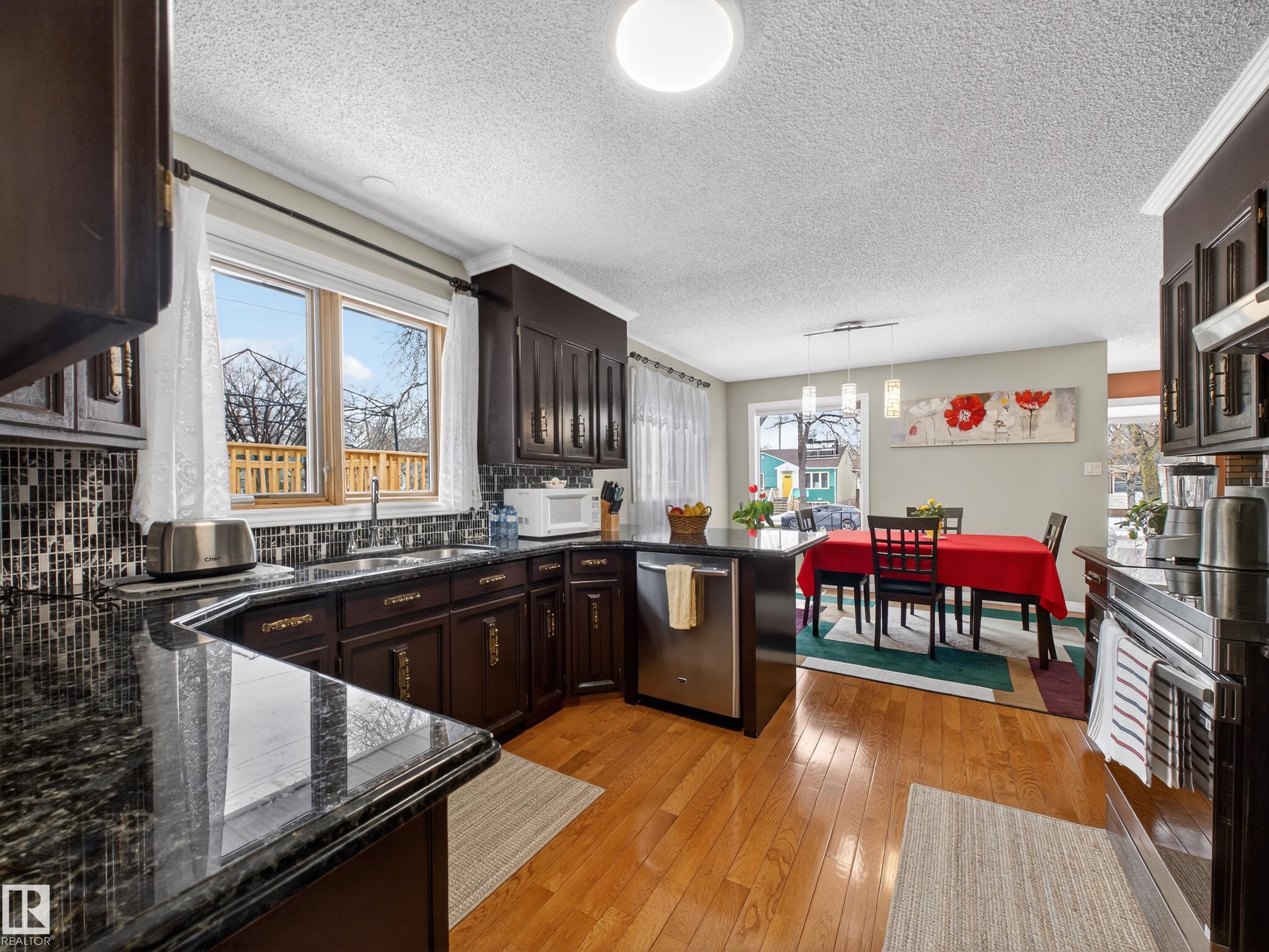 8906 83 Avenue, Edmonton, AB - Indoor Photo Showing Kitchen