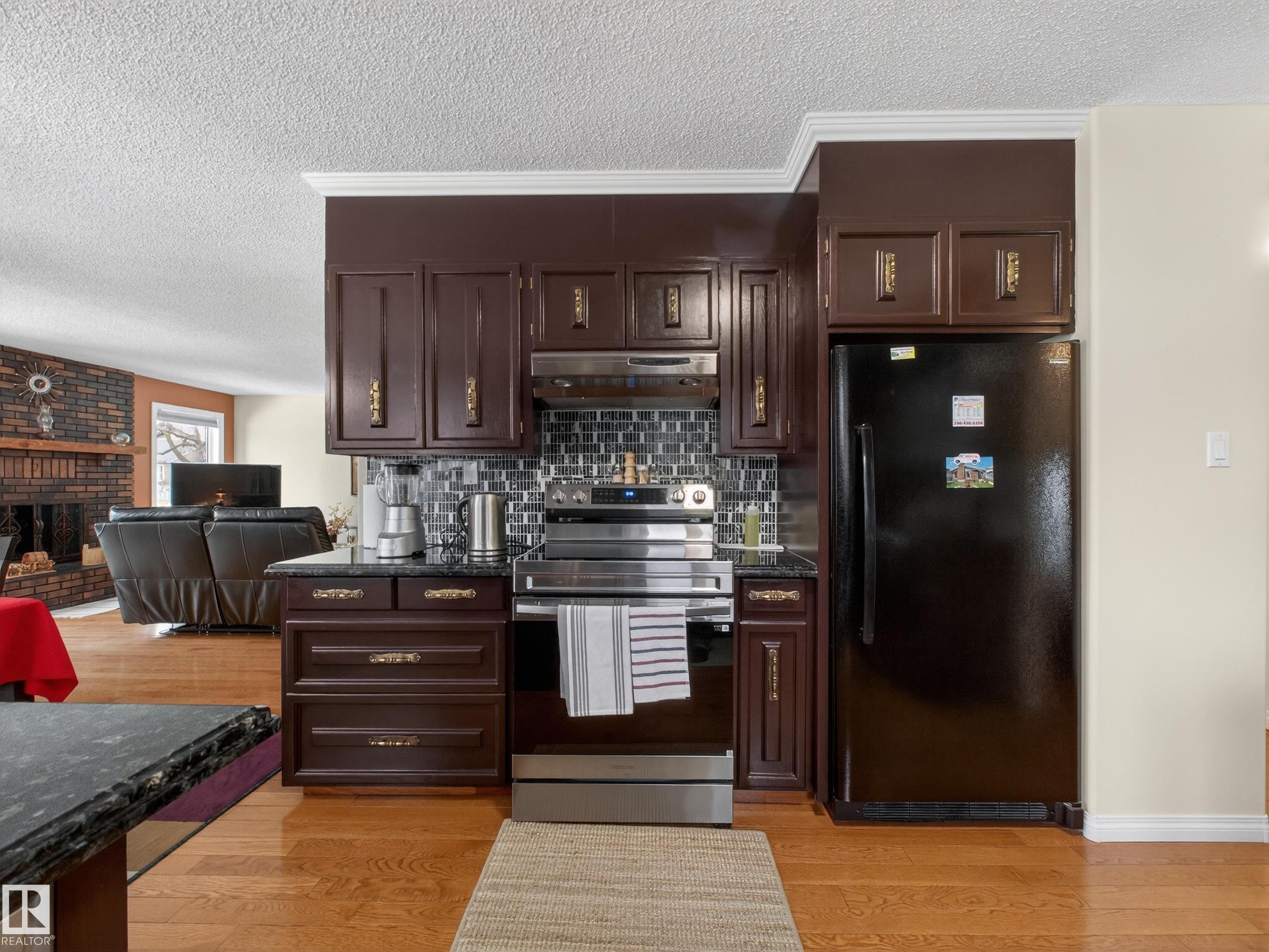 8906 83 Avenue, Edmonton, AB - Indoor Photo Showing Kitchen