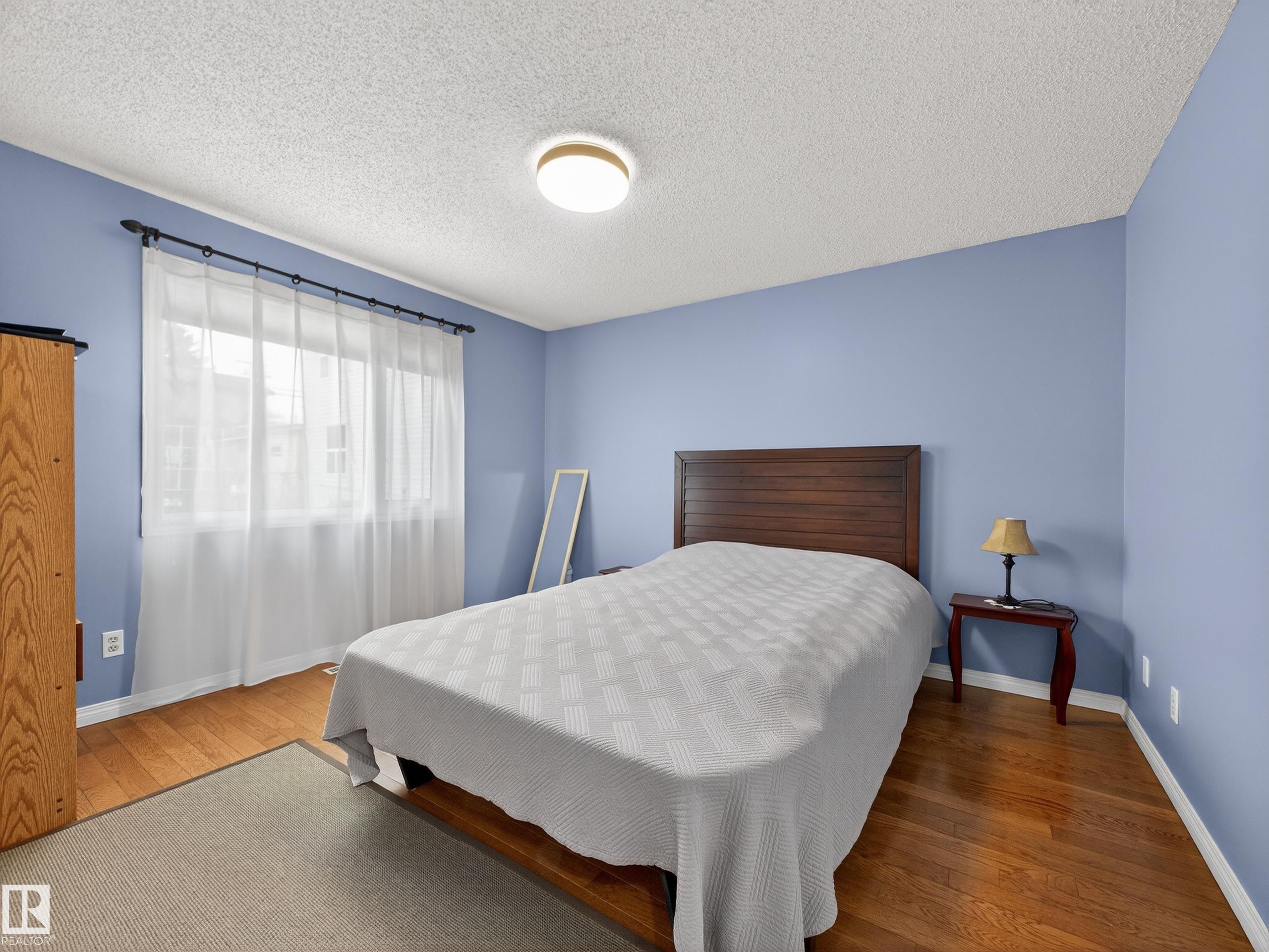8906 83 Avenue, Edmonton, AB - Indoor Photo Showing Bedroom