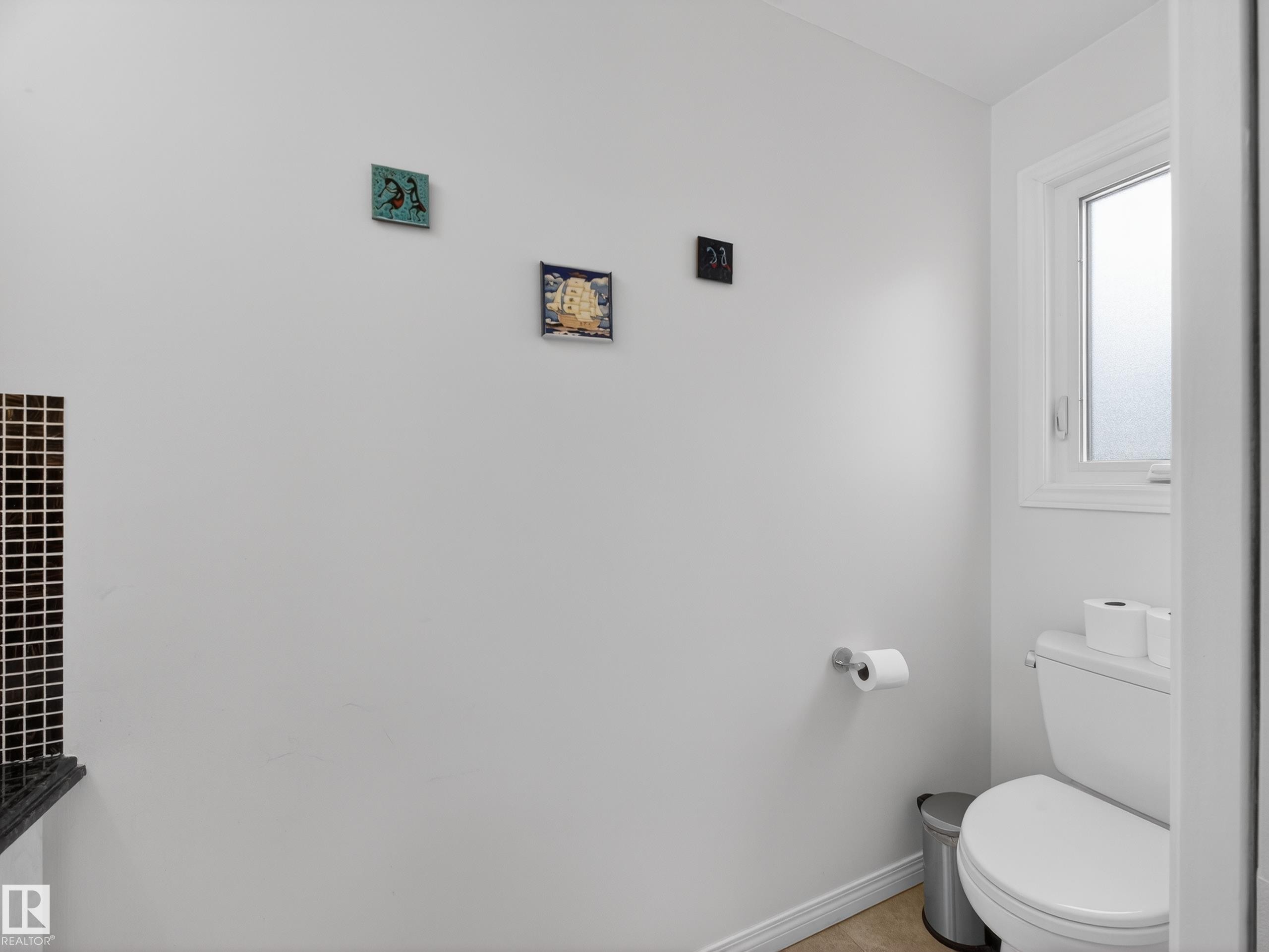 8906 83 Avenue, Edmonton, AB - Indoor Photo Showing Bathroom