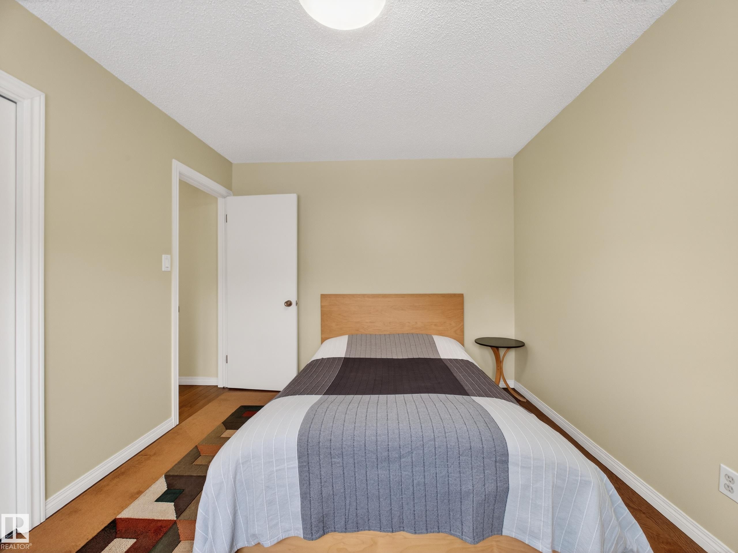 8906 83 Avenue, Edmonton, AB - Indoor Photo Showing Bedroom