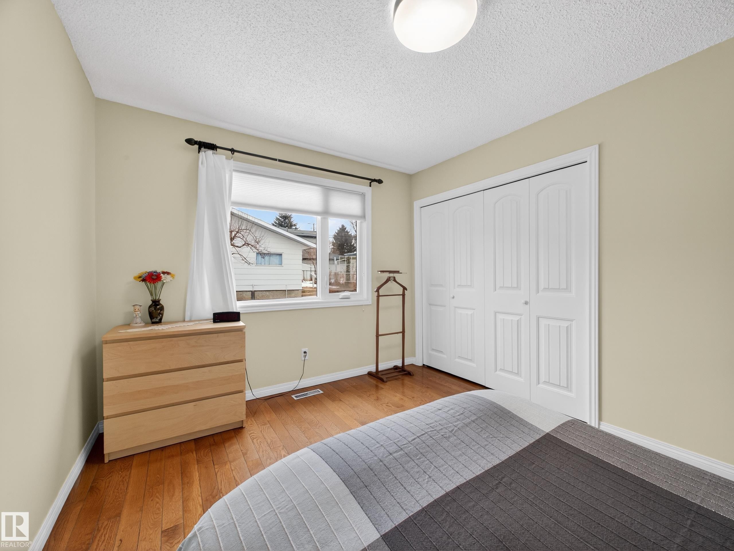 8906 83 Avenue, Edmonton, AB - Indoor Photo Showing Bedroom