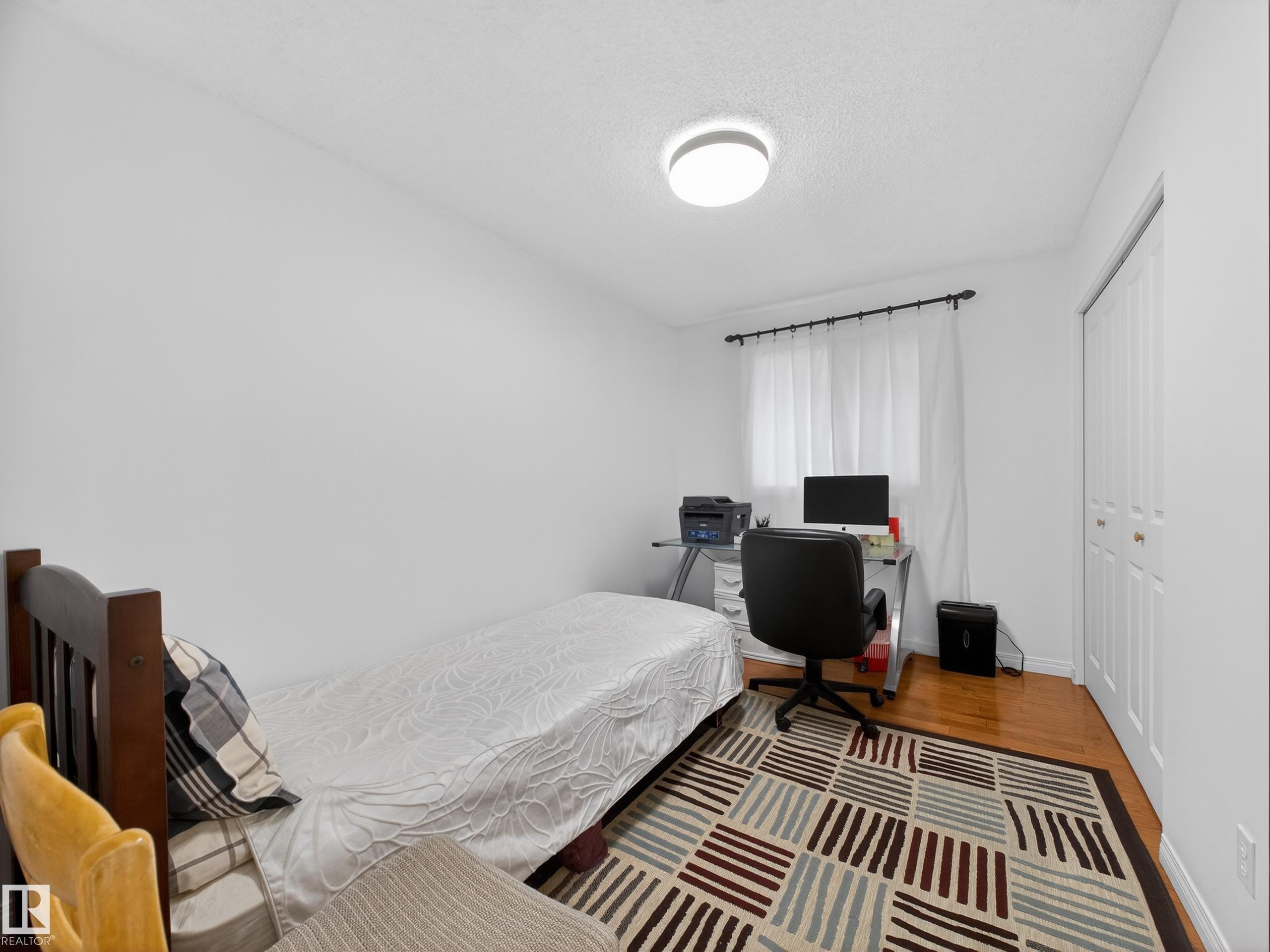 8906 83 Avenue, Edmonton, AB - Indoor Photo Showing Bedroom