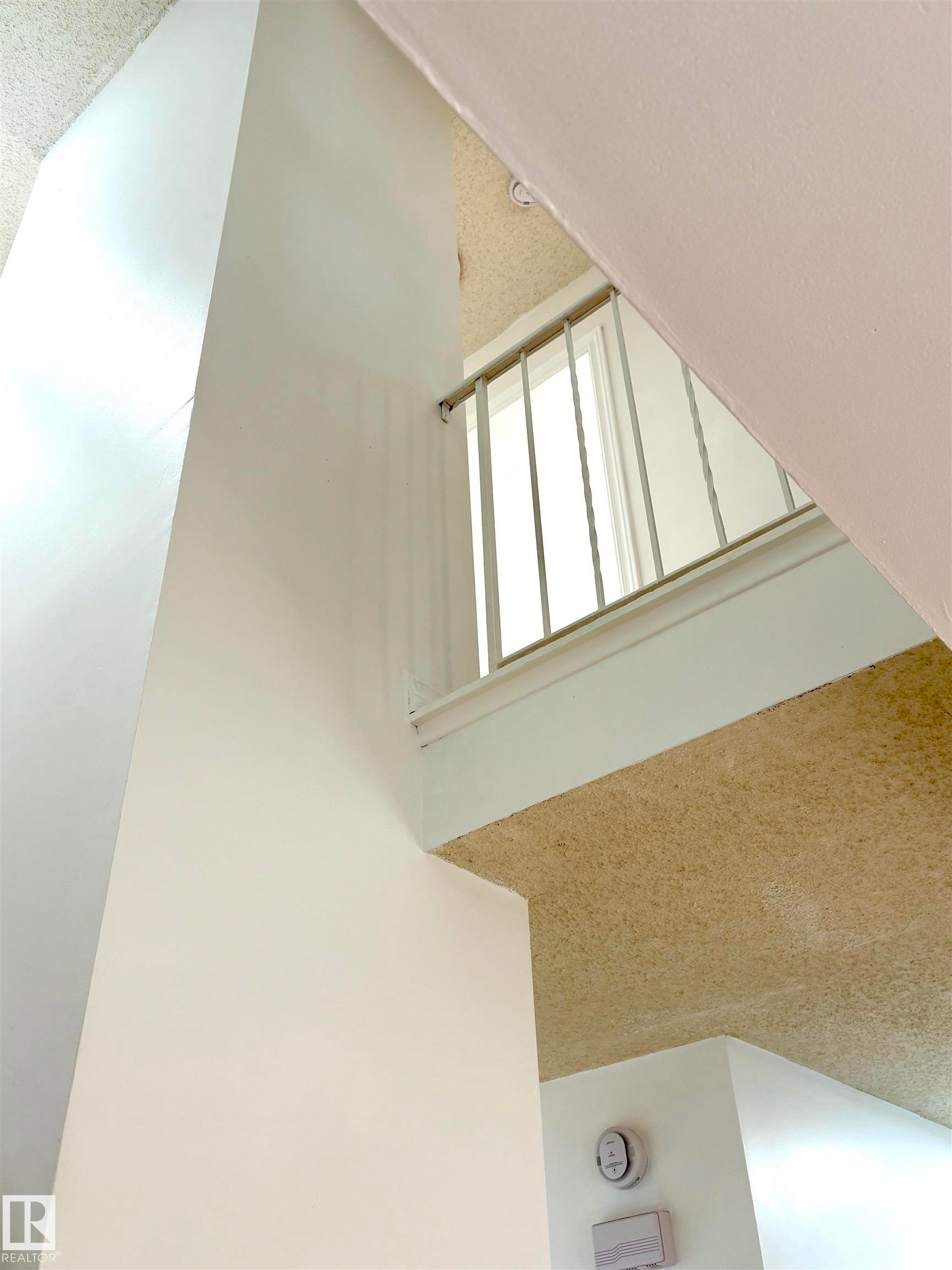 202 Kaskitayo Crest, Edmonton, AB - Indoor Photo Showing Other Room