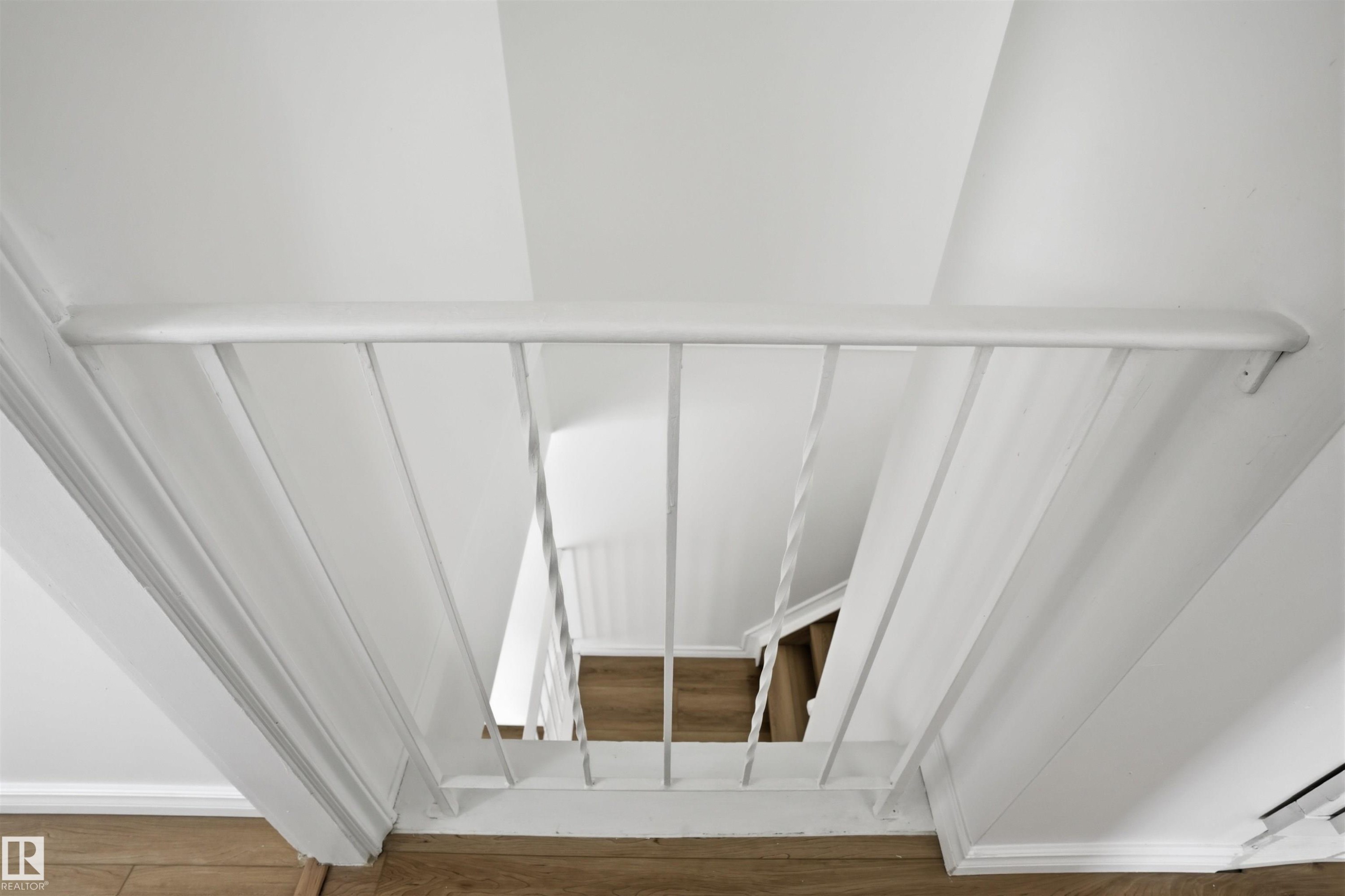 202 Kaskitayo Crest, Edmonton, AB - Indoor Photo Showing Other Room