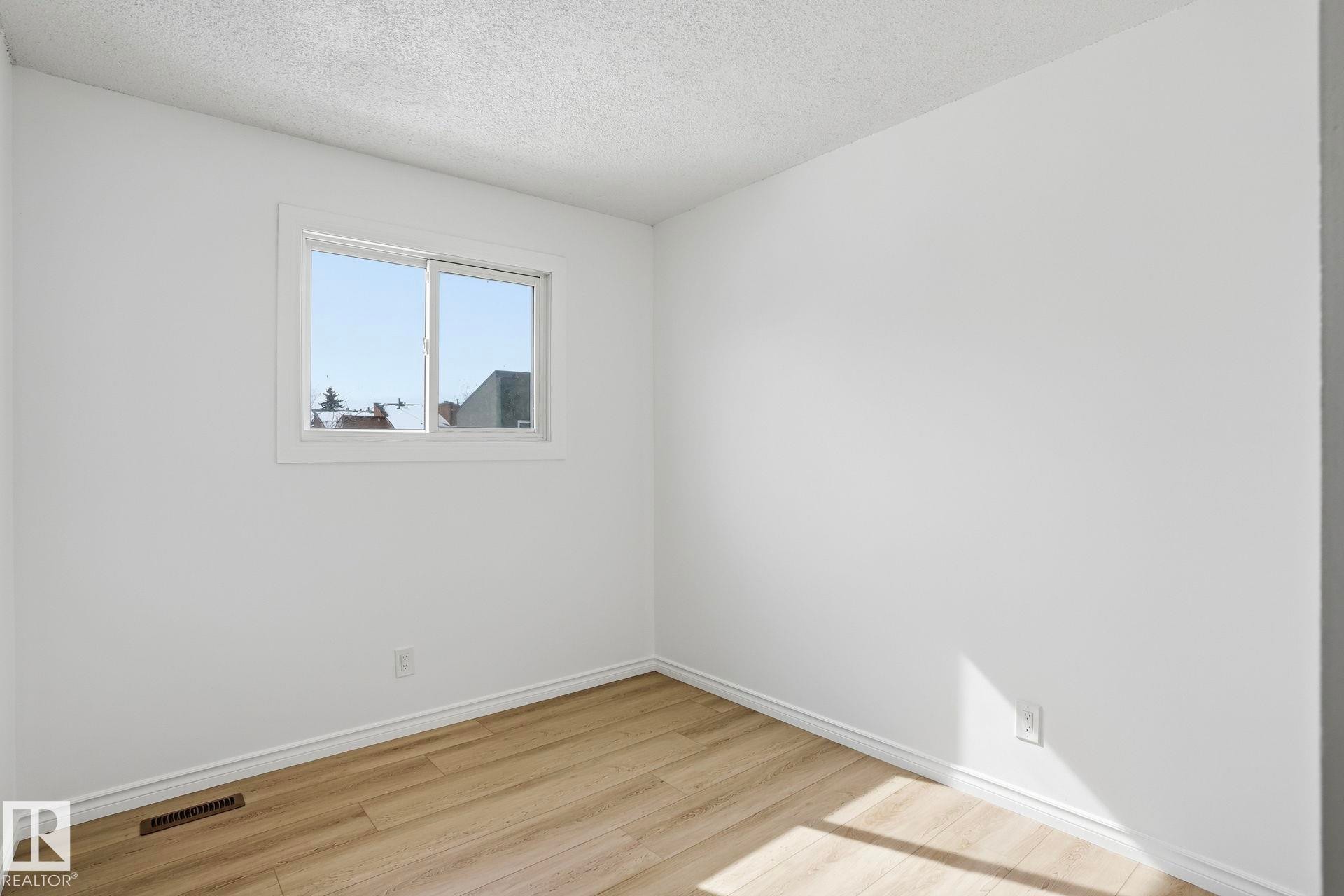 202 Kaskitayo Crest, Edmonton, AB - Indoor Photo Showing Other Room