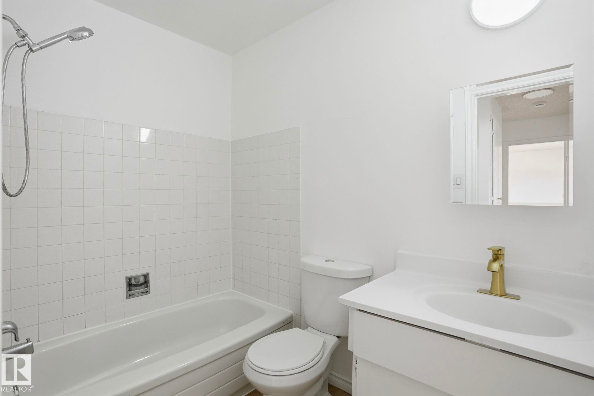 202 Kaskitayo Crest, Edmonton, AB - Indoor Photo Showing Bathroom