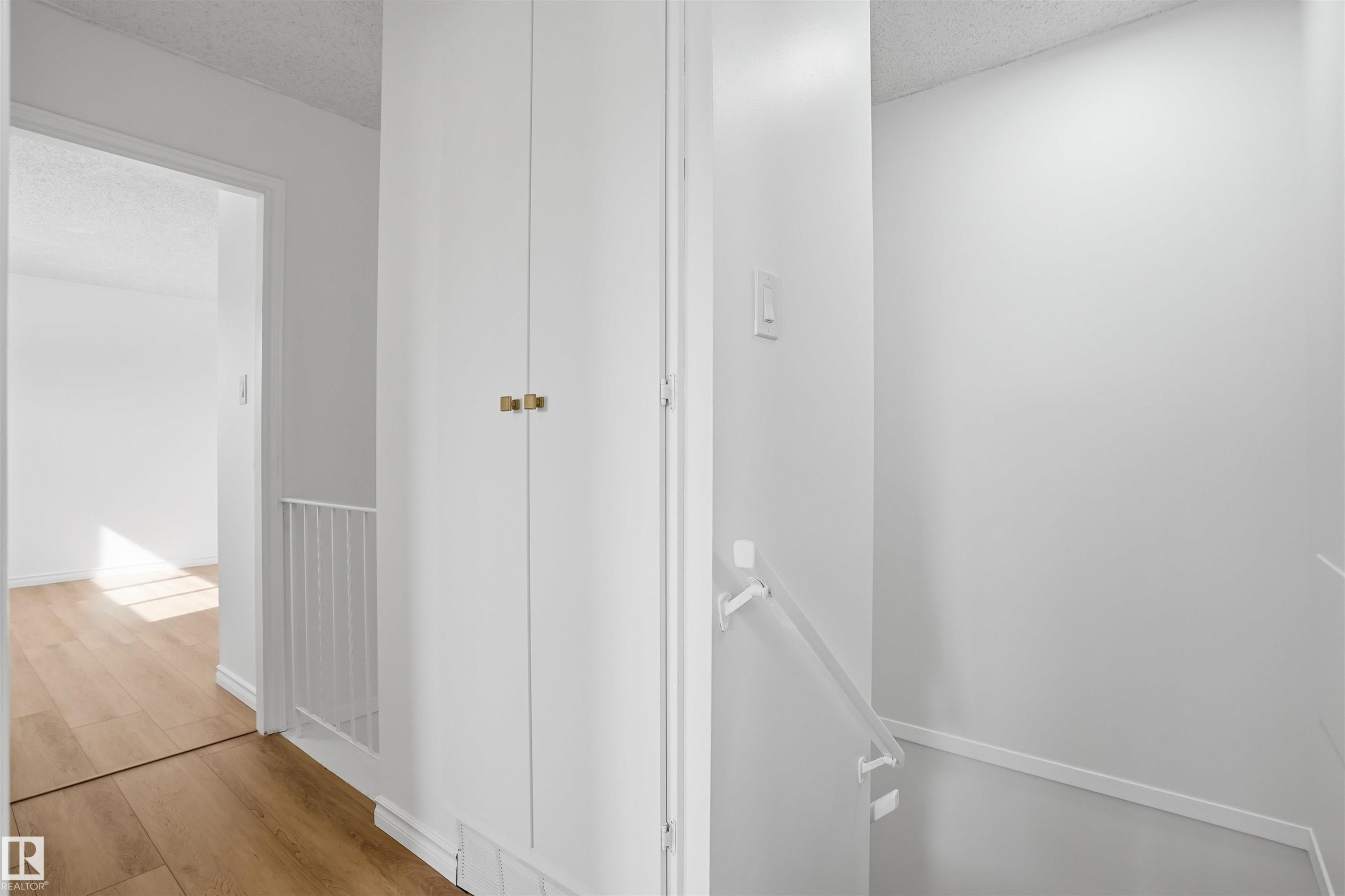 202 Kaskitayo Crest, Edmonton, AB - Indoor Photo Showing Other Room