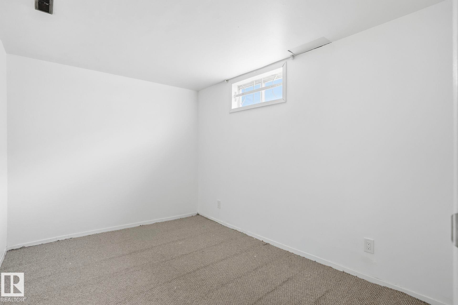 202 Kaskitayo Crest, Edmonton, AB - Indoor Photo Showing Other Room