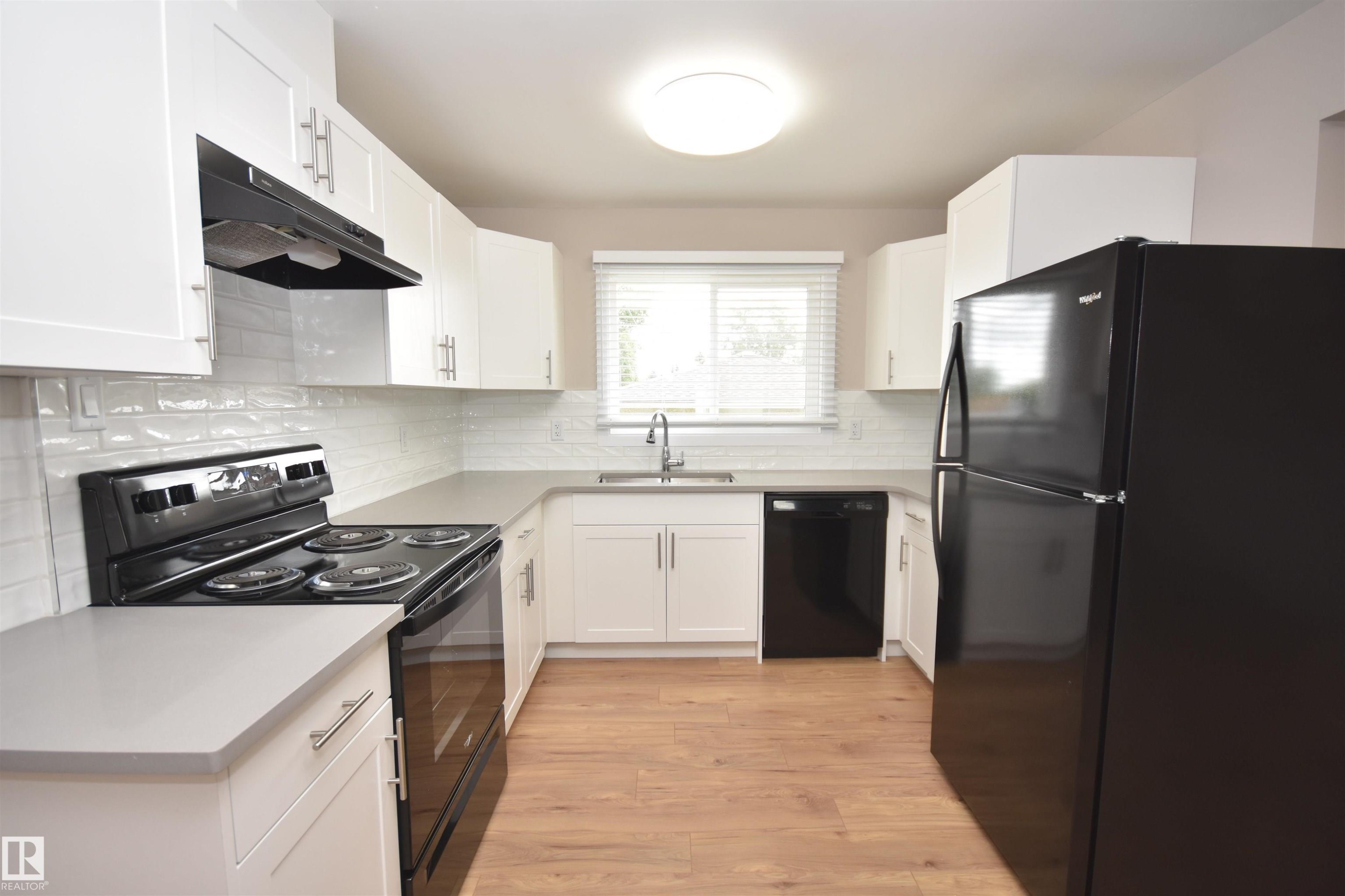 13527 70 Street, Edmonton, AB - Indoor Photo Showing Kitchen