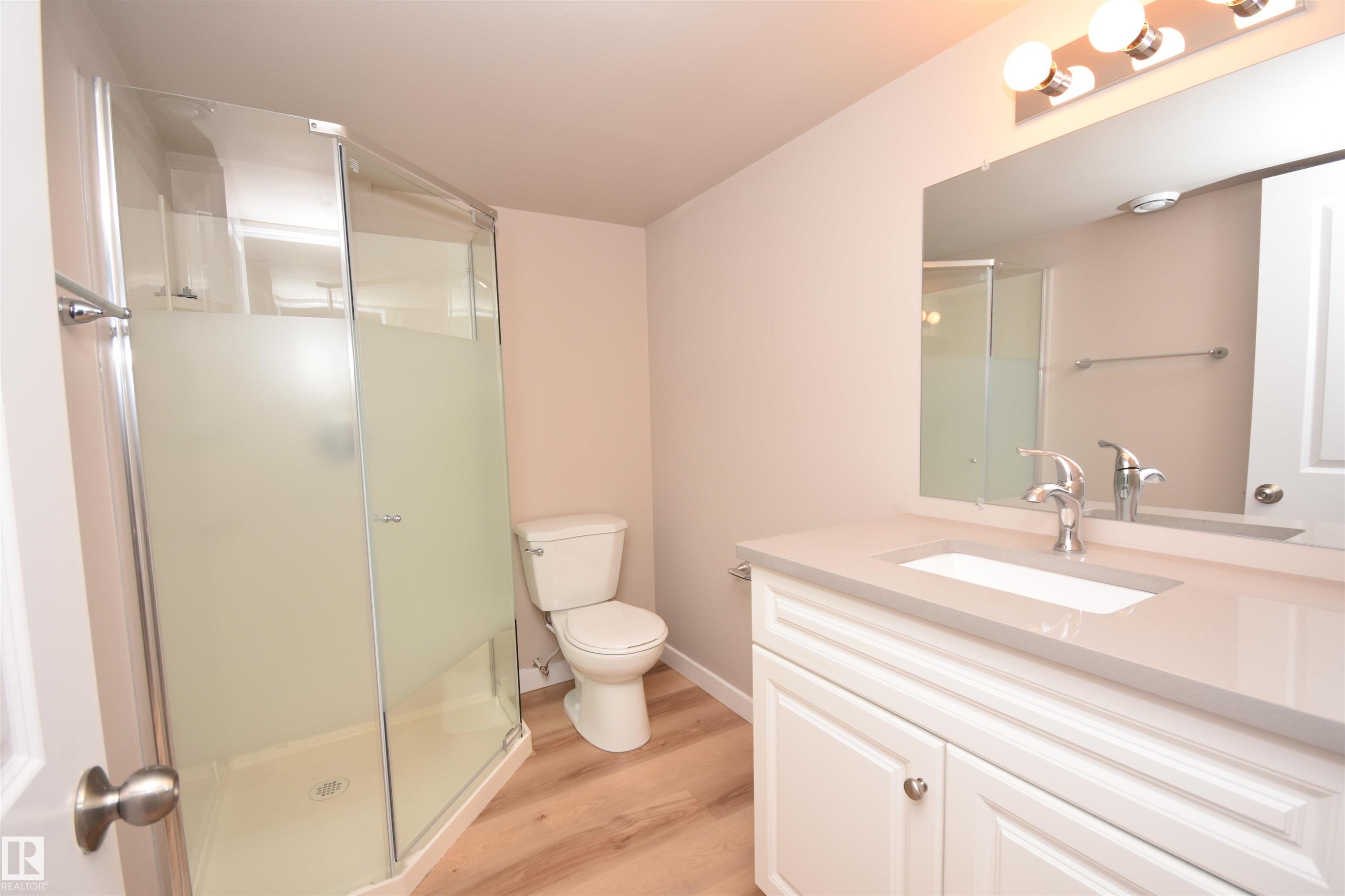 13527 70 Street, Edmonton, AB - Indoor Photo Showing Bathroom