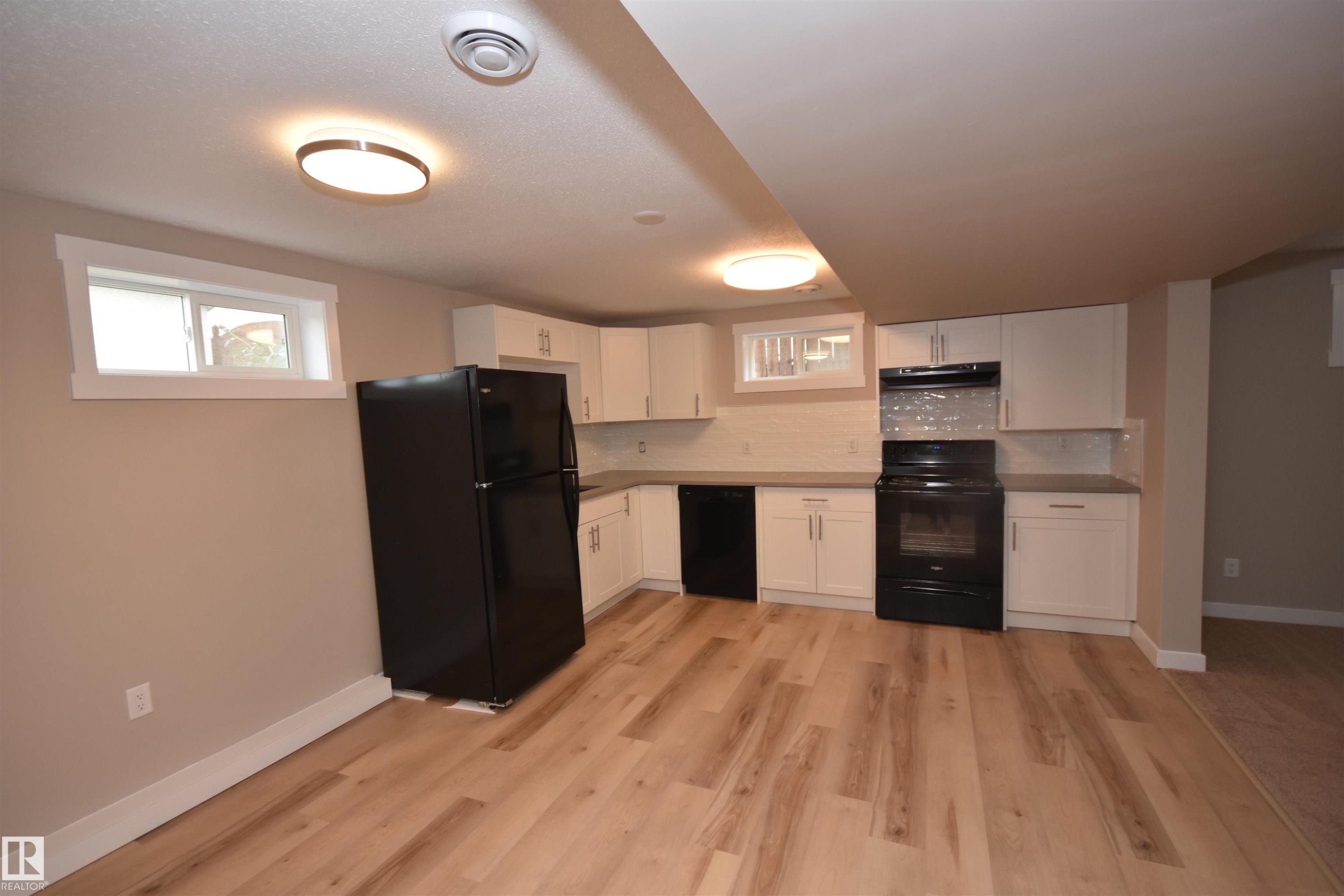 13527 70 Street, Edmonton, AB - Indoor Photo Showing Kitchen