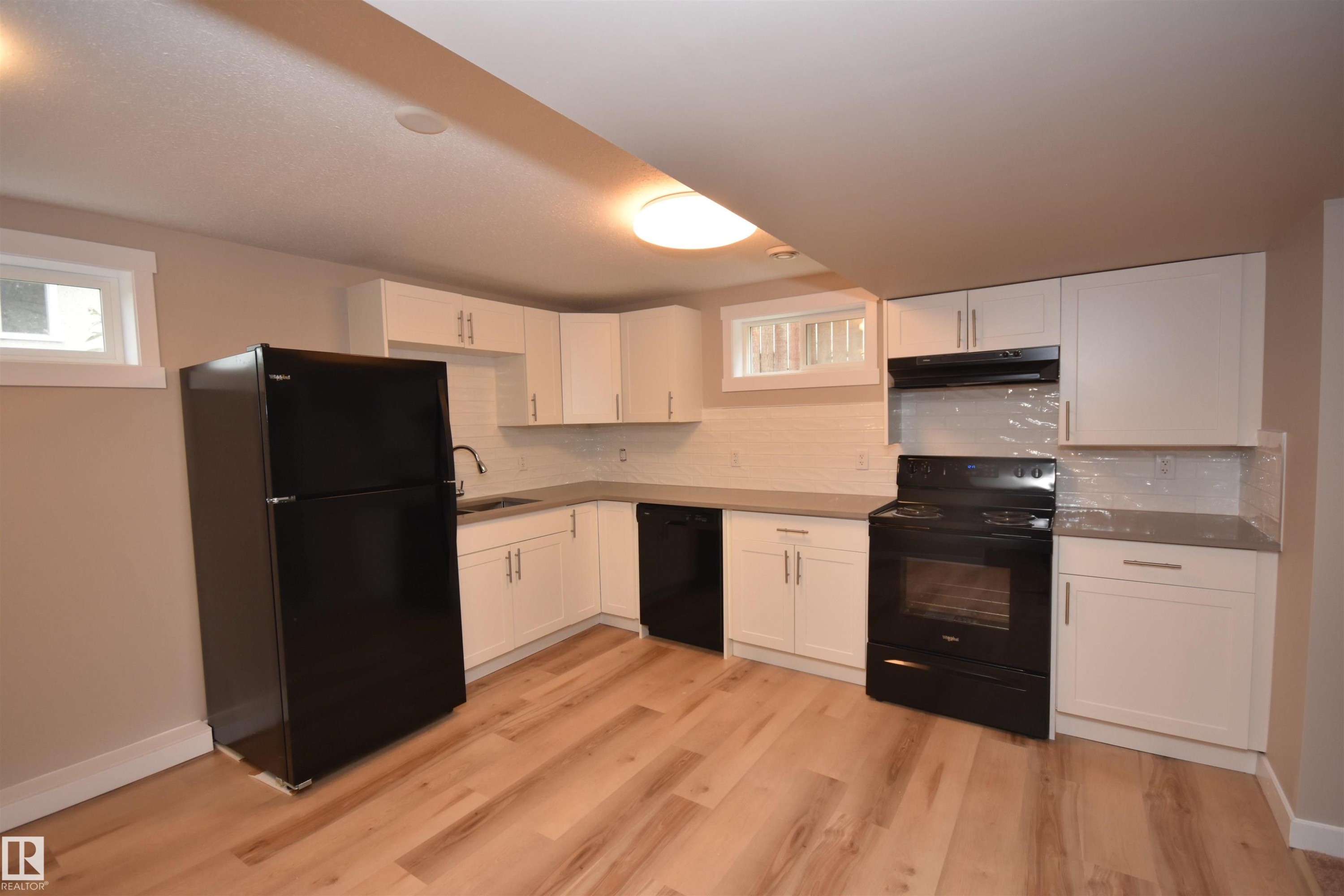 13527 70 Street, Edmonton, AB - Indoor Photo Showing Kitchen