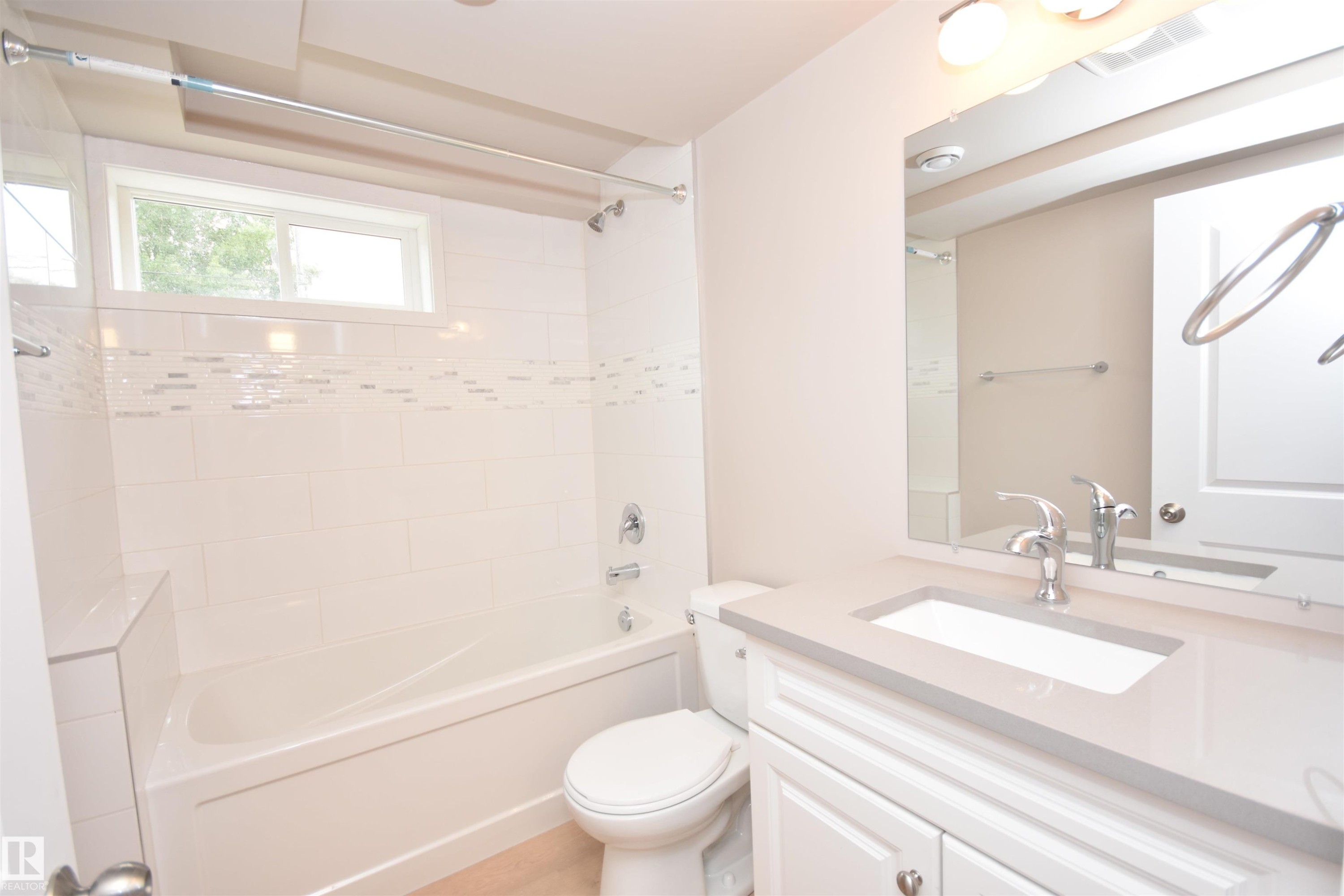 13527 70 Street, Edmonton, AB - Indoor Photo Showing Bathroom